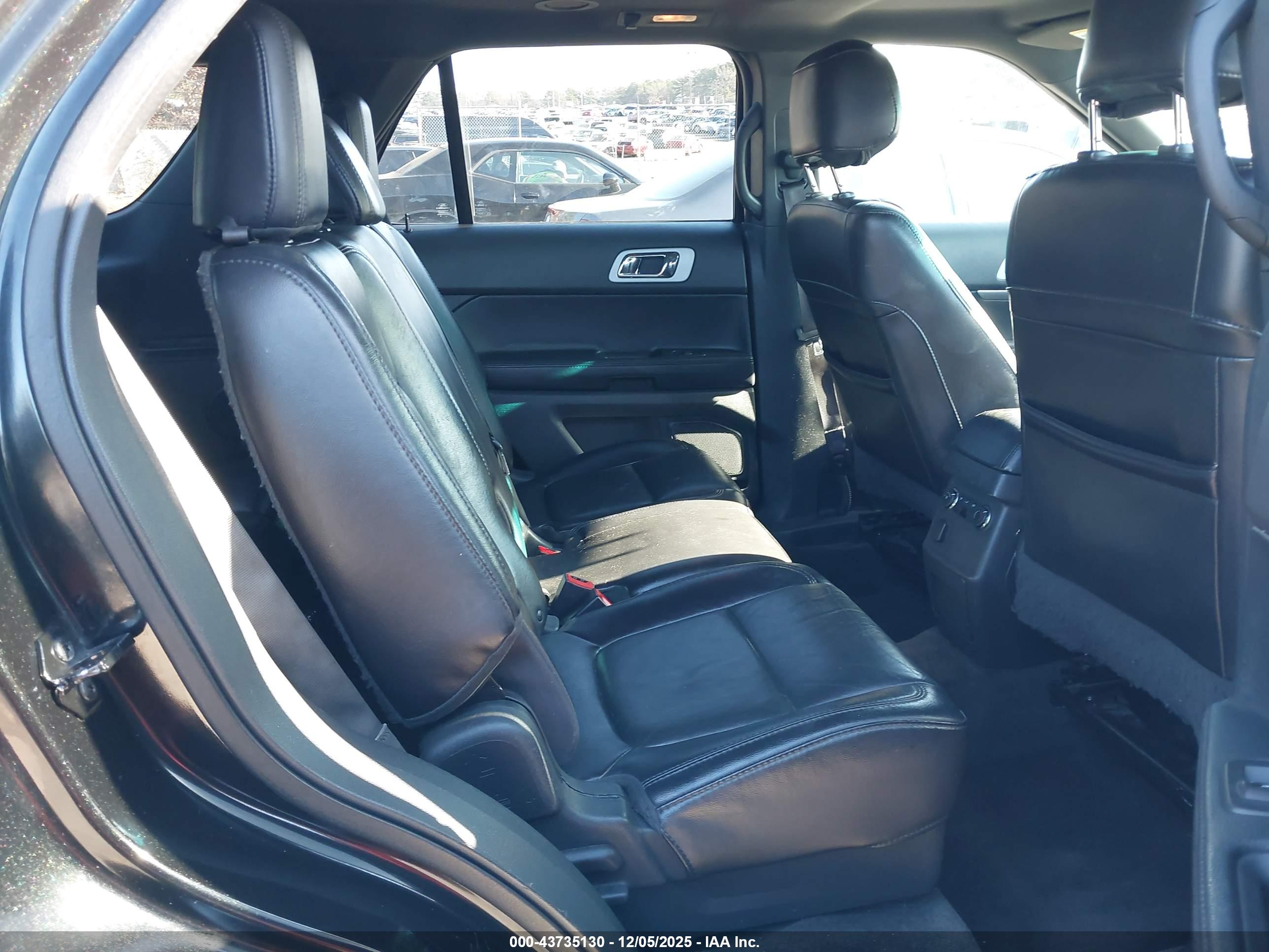 FORD EXPLORER image 8