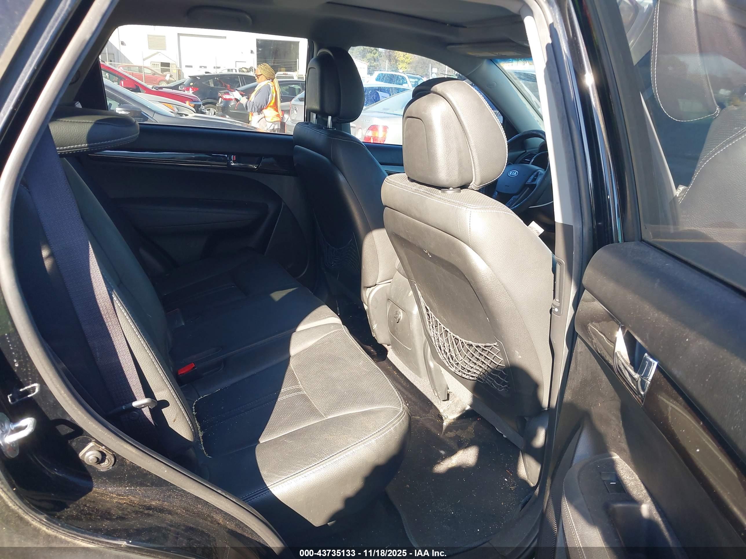KIA SORENTO image 8