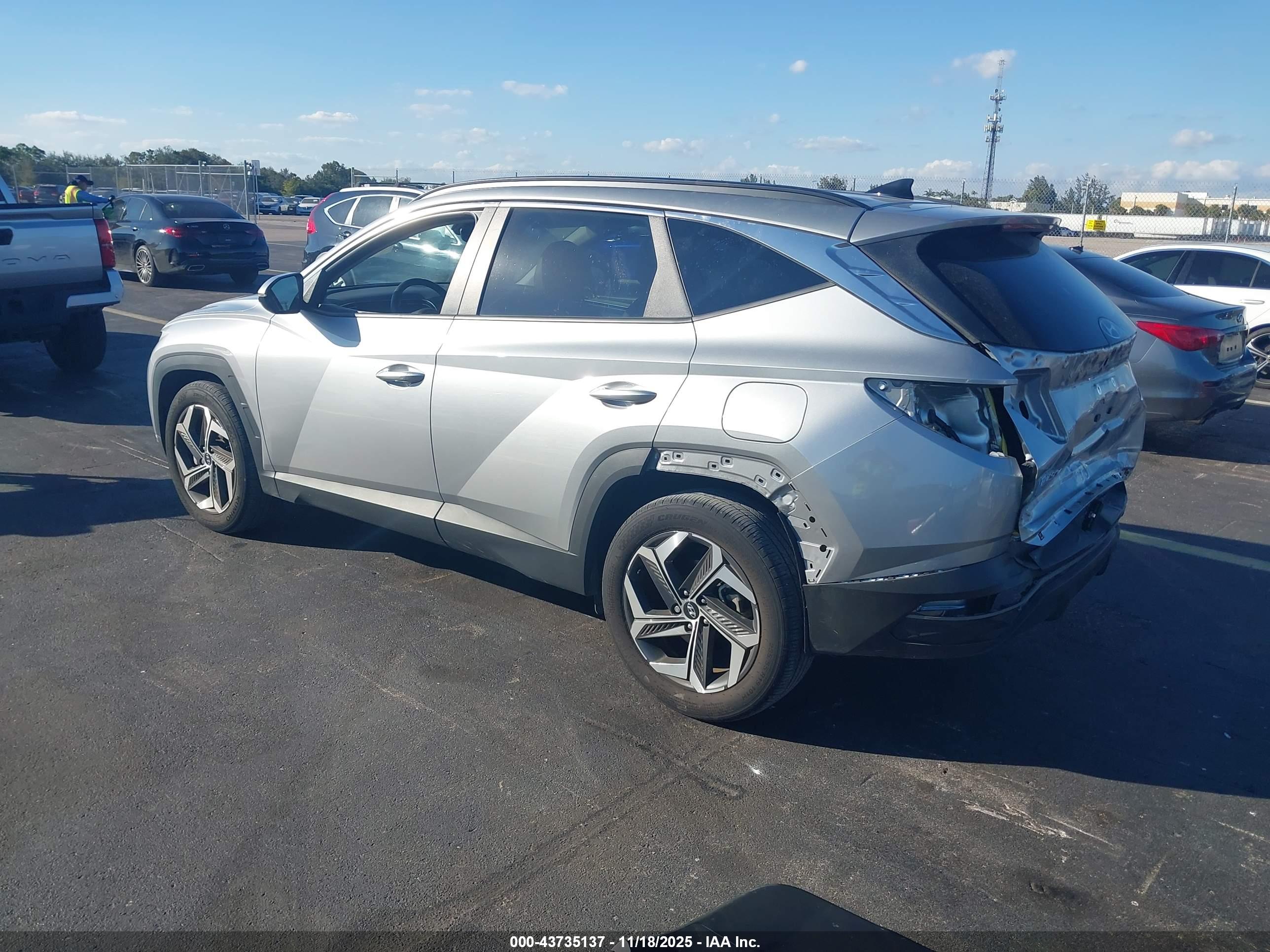 HYUNDAI TUCSON image 3