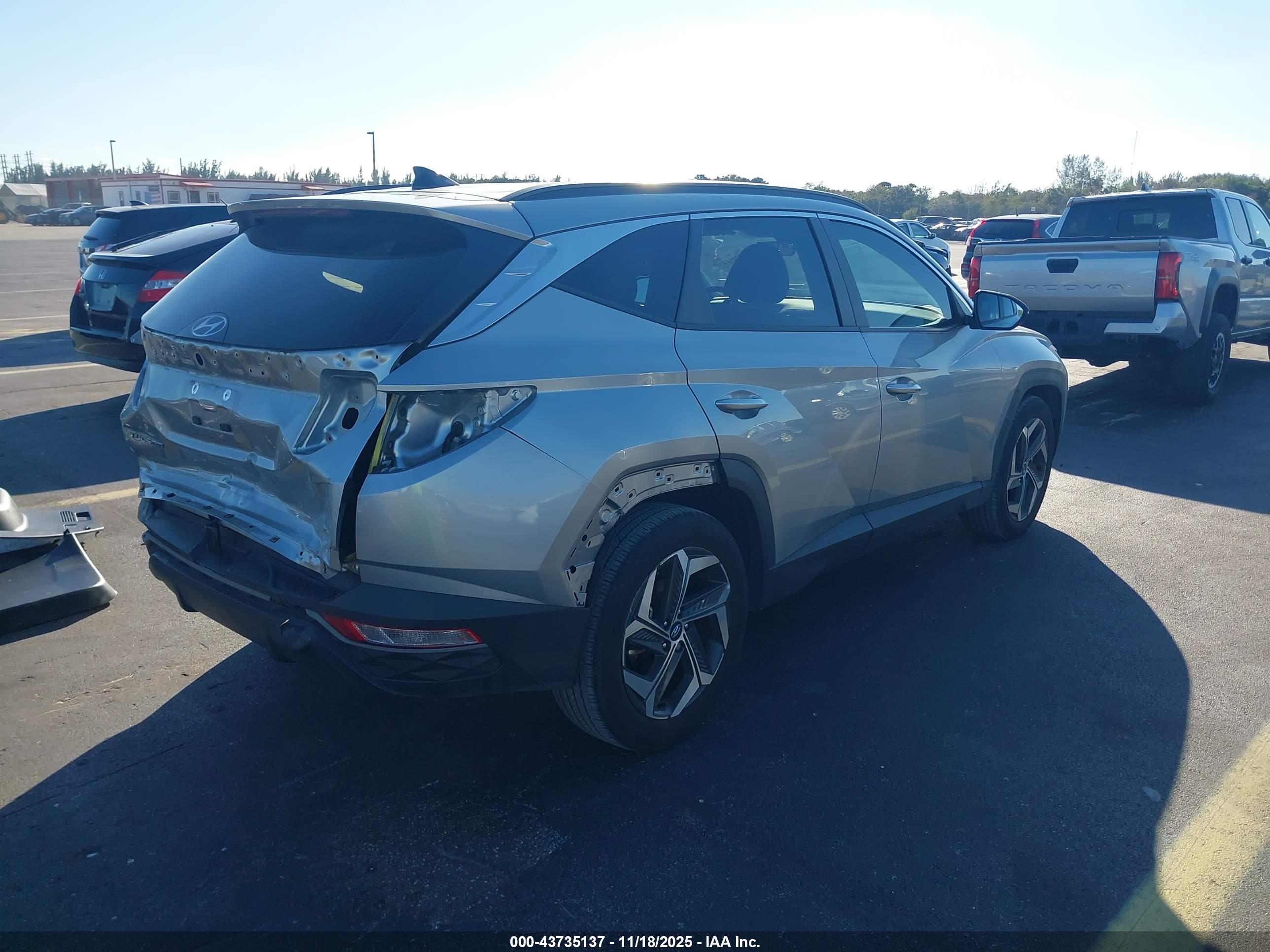 HYUNDAI TUCSON image 4