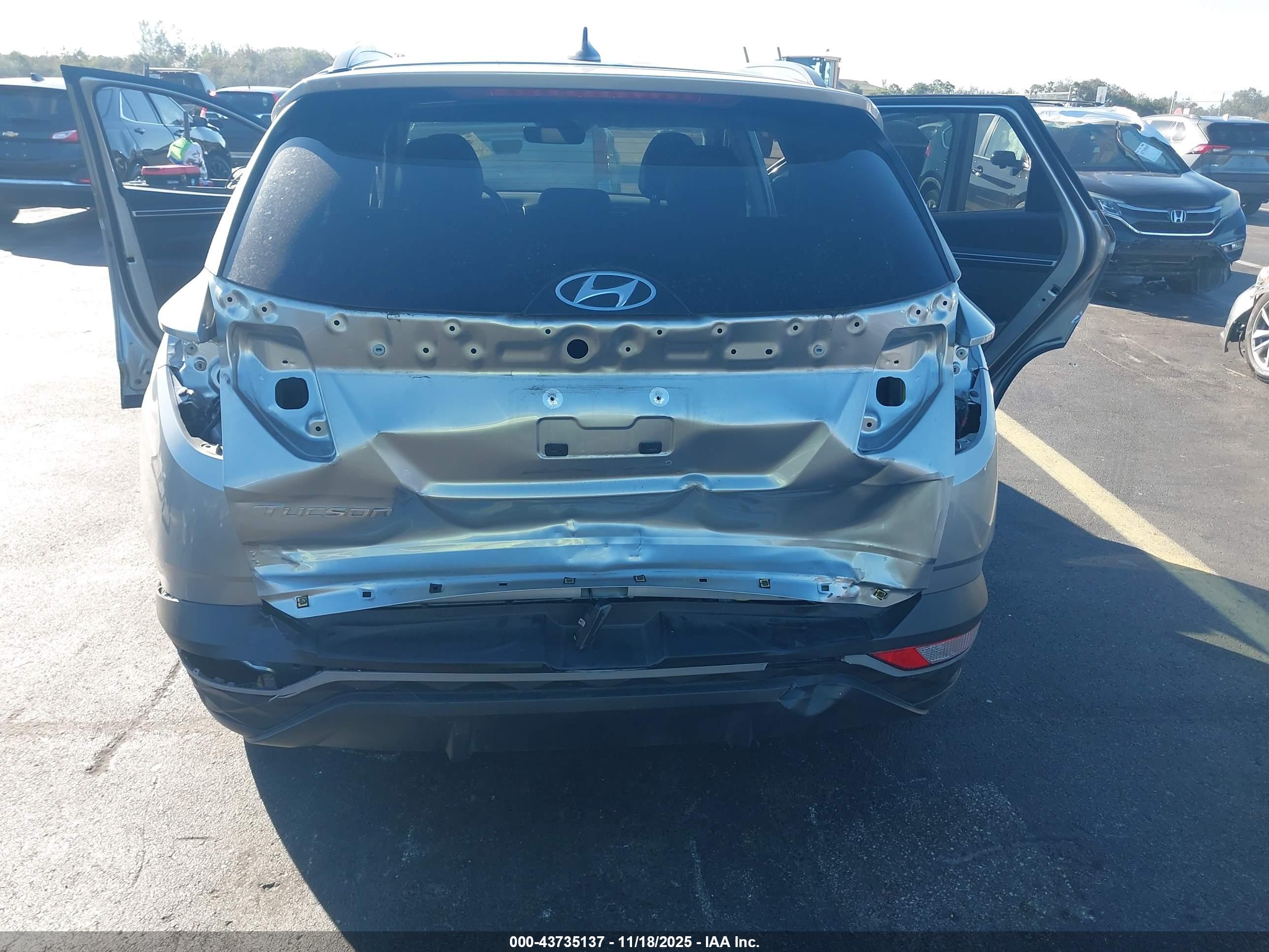 HYUNDAI TUCSON image 6