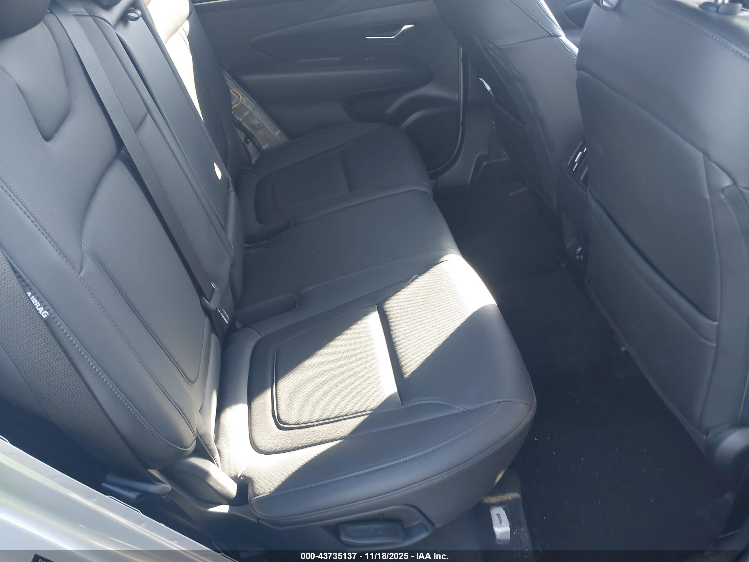 HYUNDAI TUCSON image 8