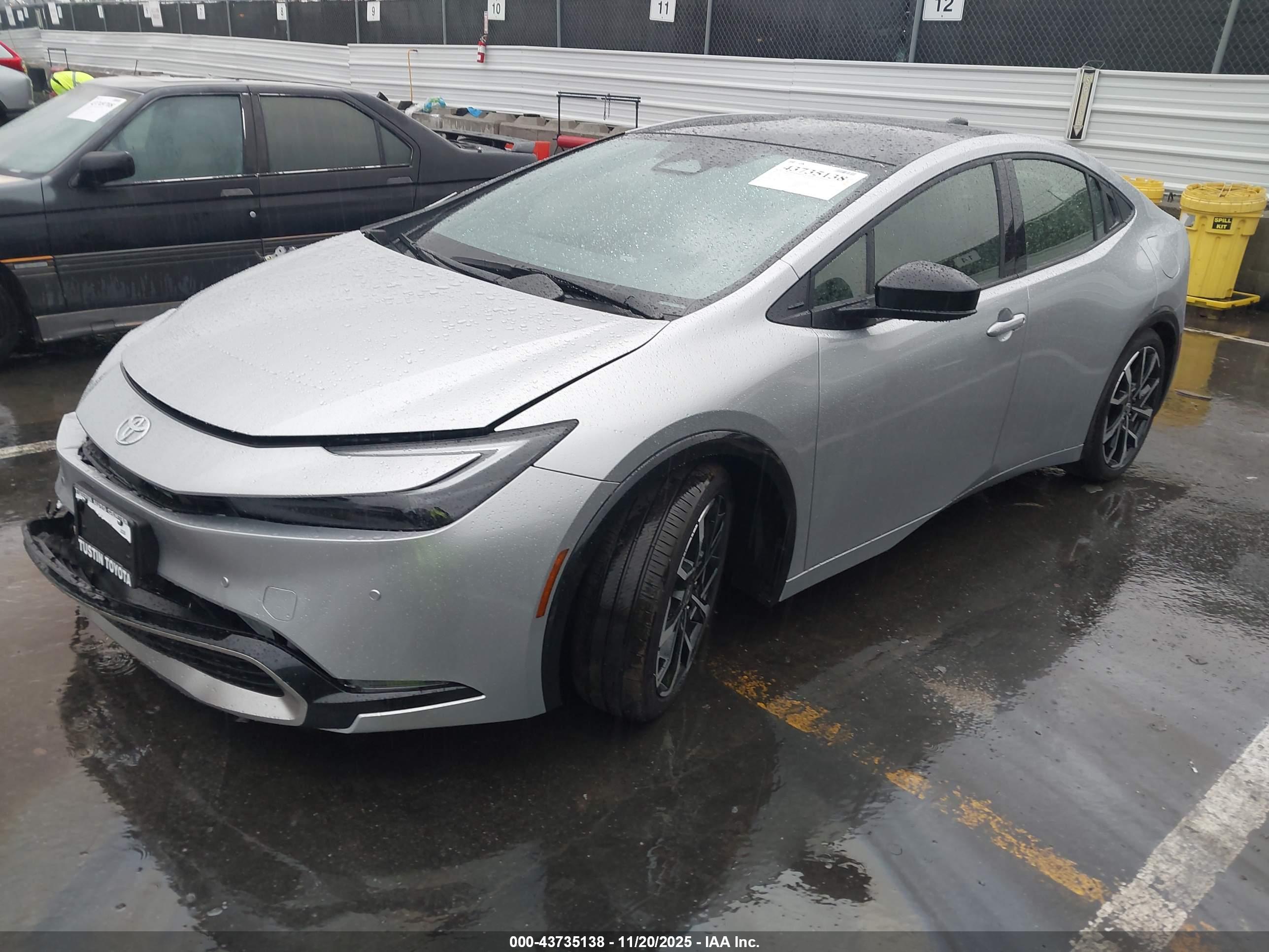 TOYOTA PRIUS image 2