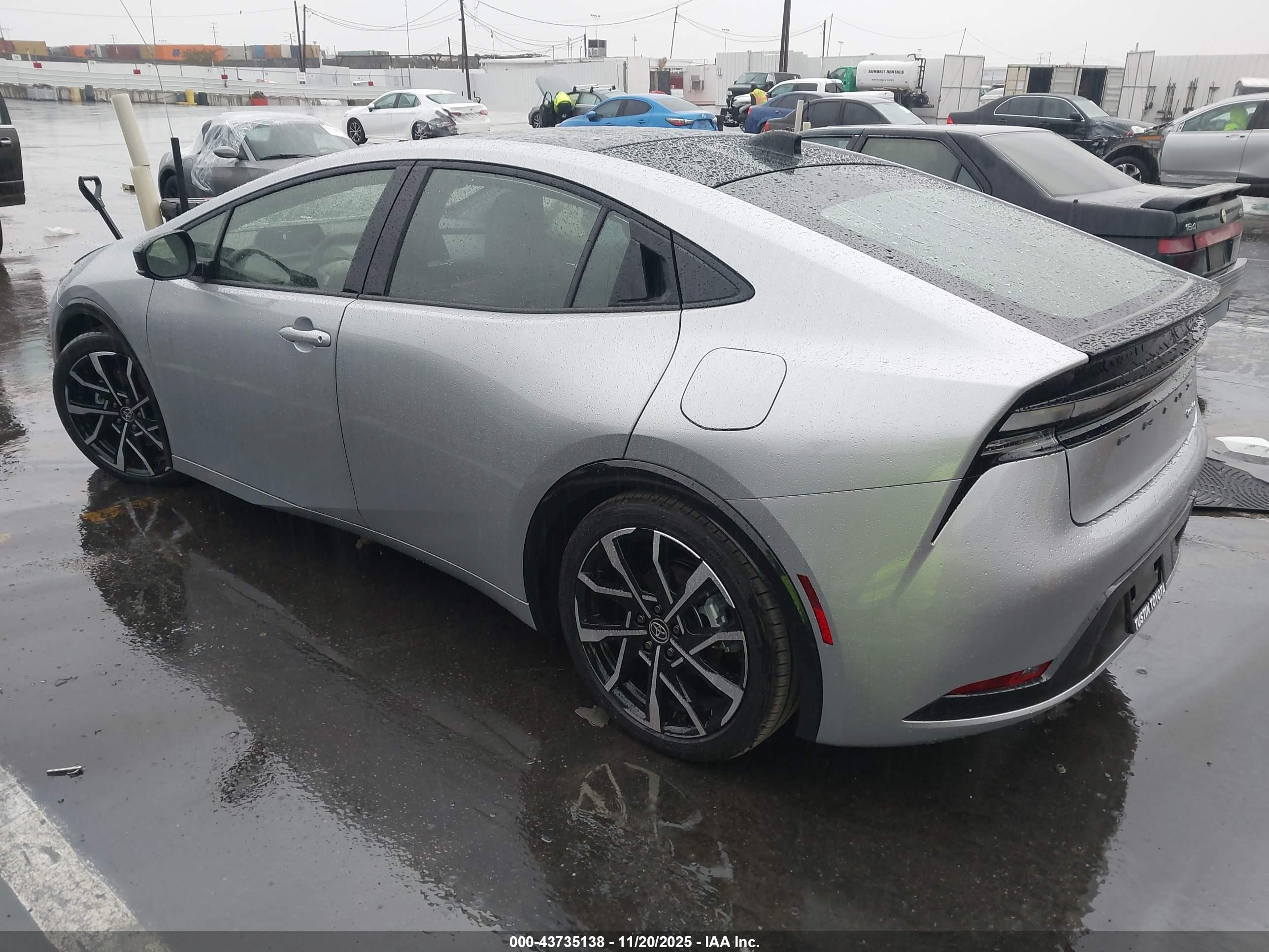 TOYOTA PRIUS image 3