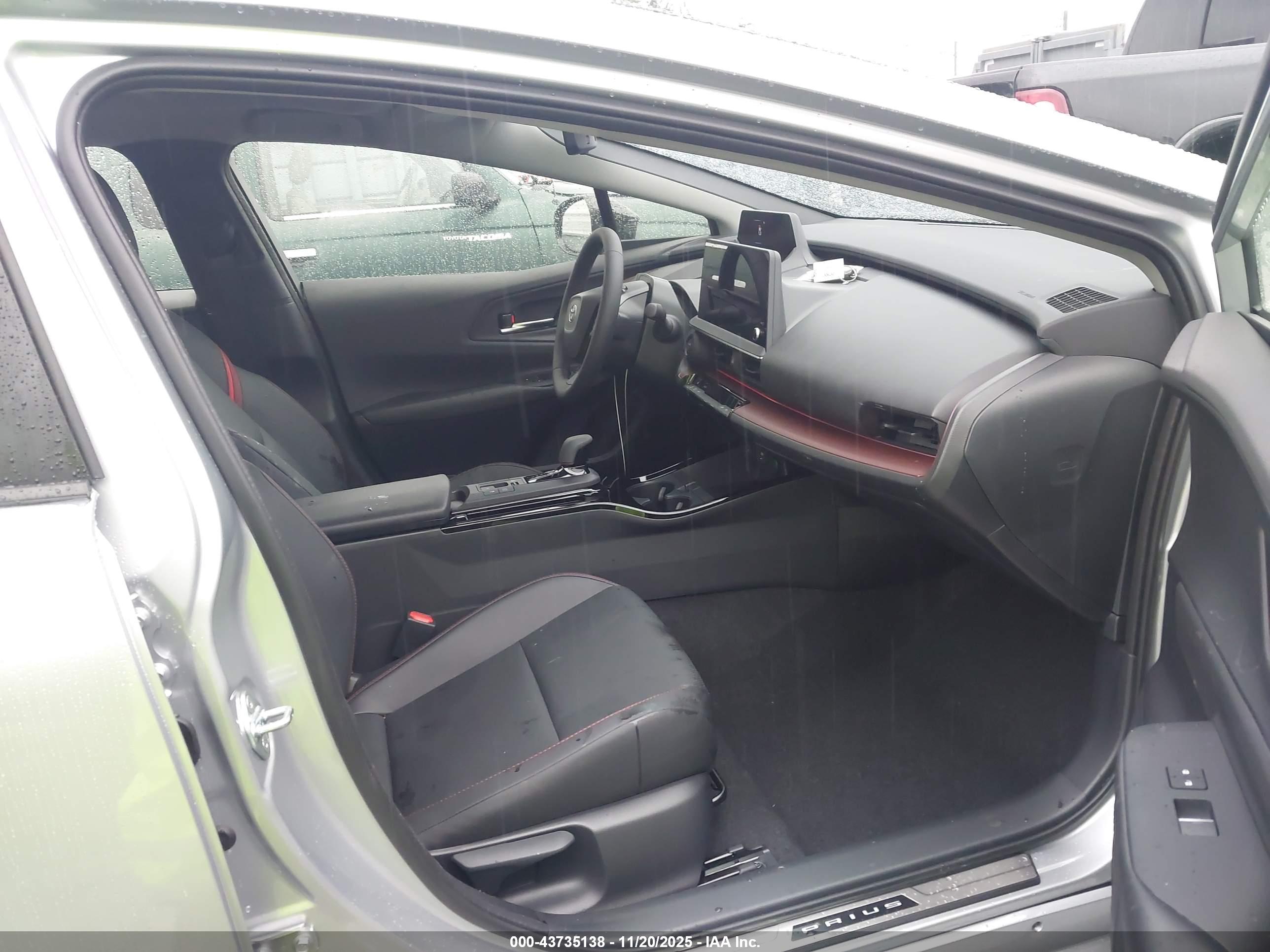 TOYOTA PRIUS image 5
