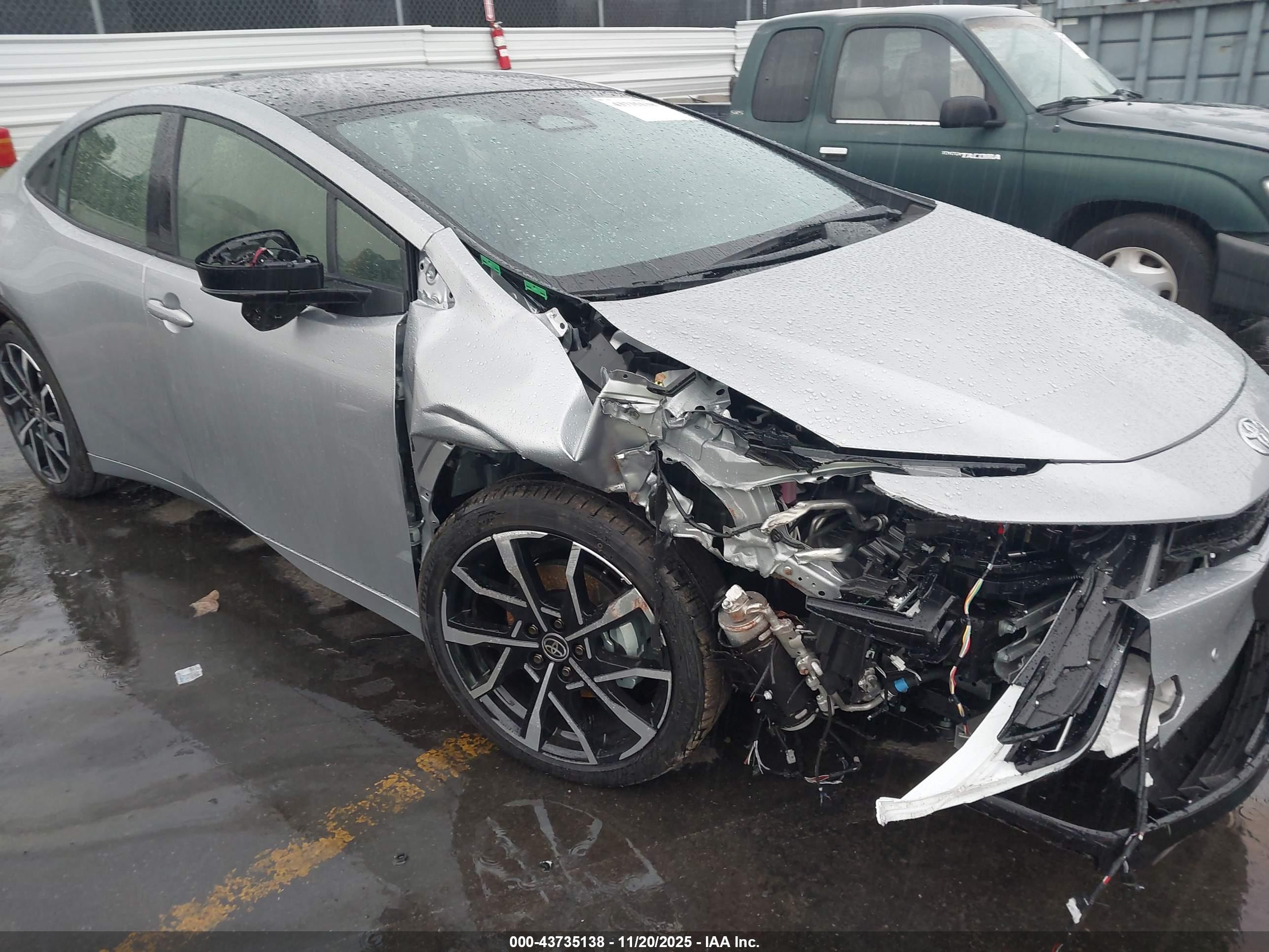 TOYOTA PRIUS image 6