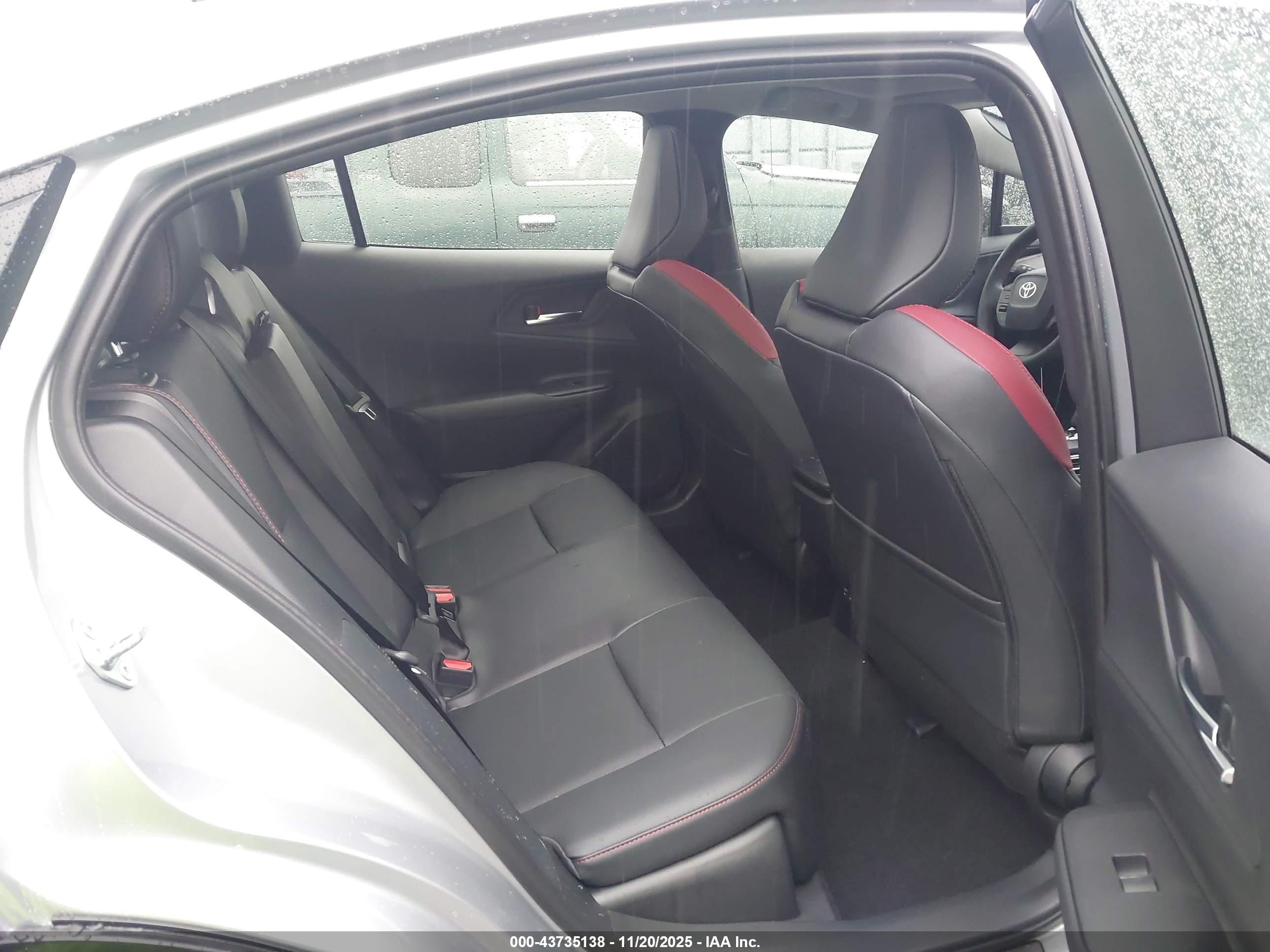 TOYOTA PRIUS image 8