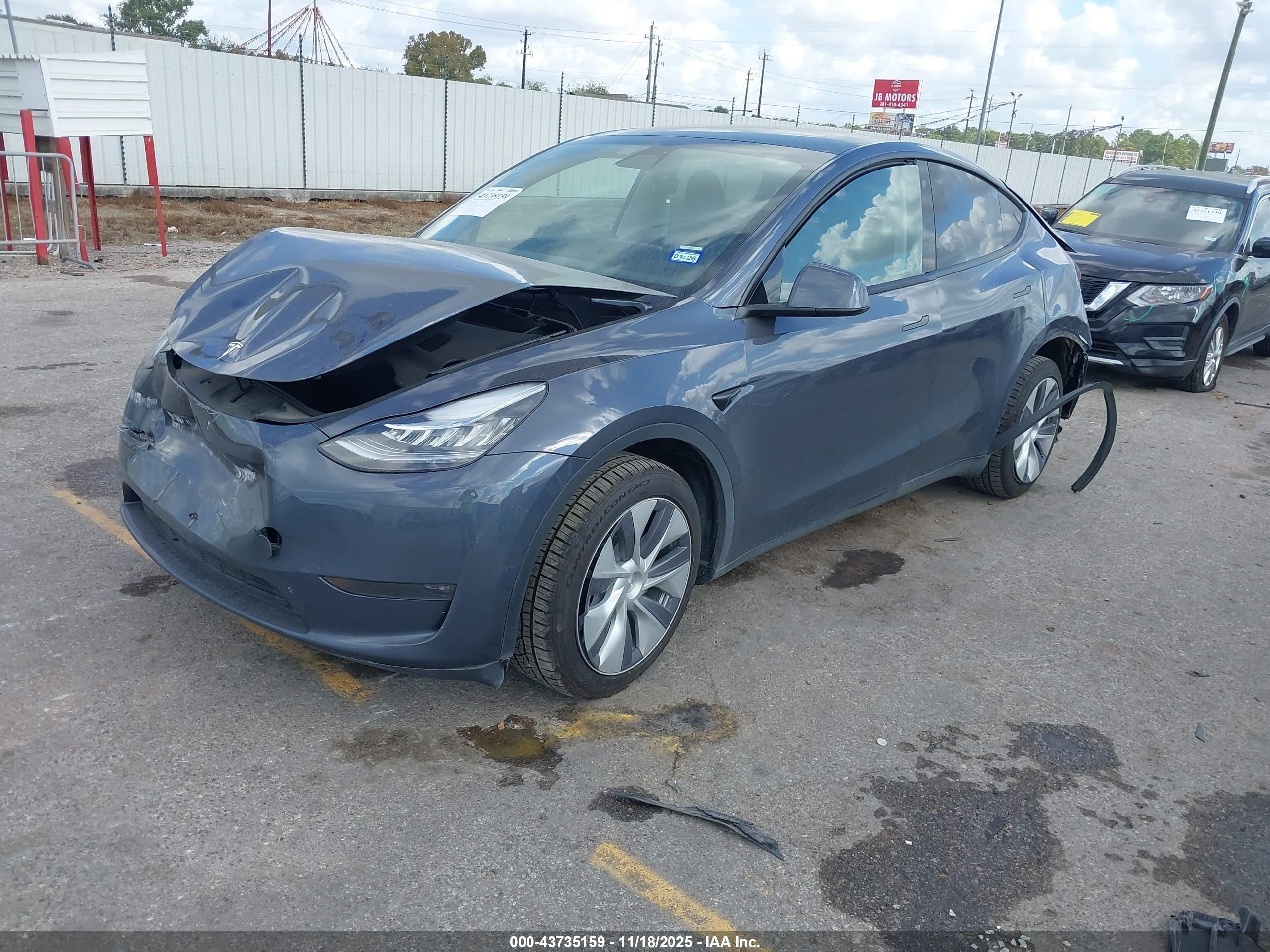 TESLA MODEL image 2