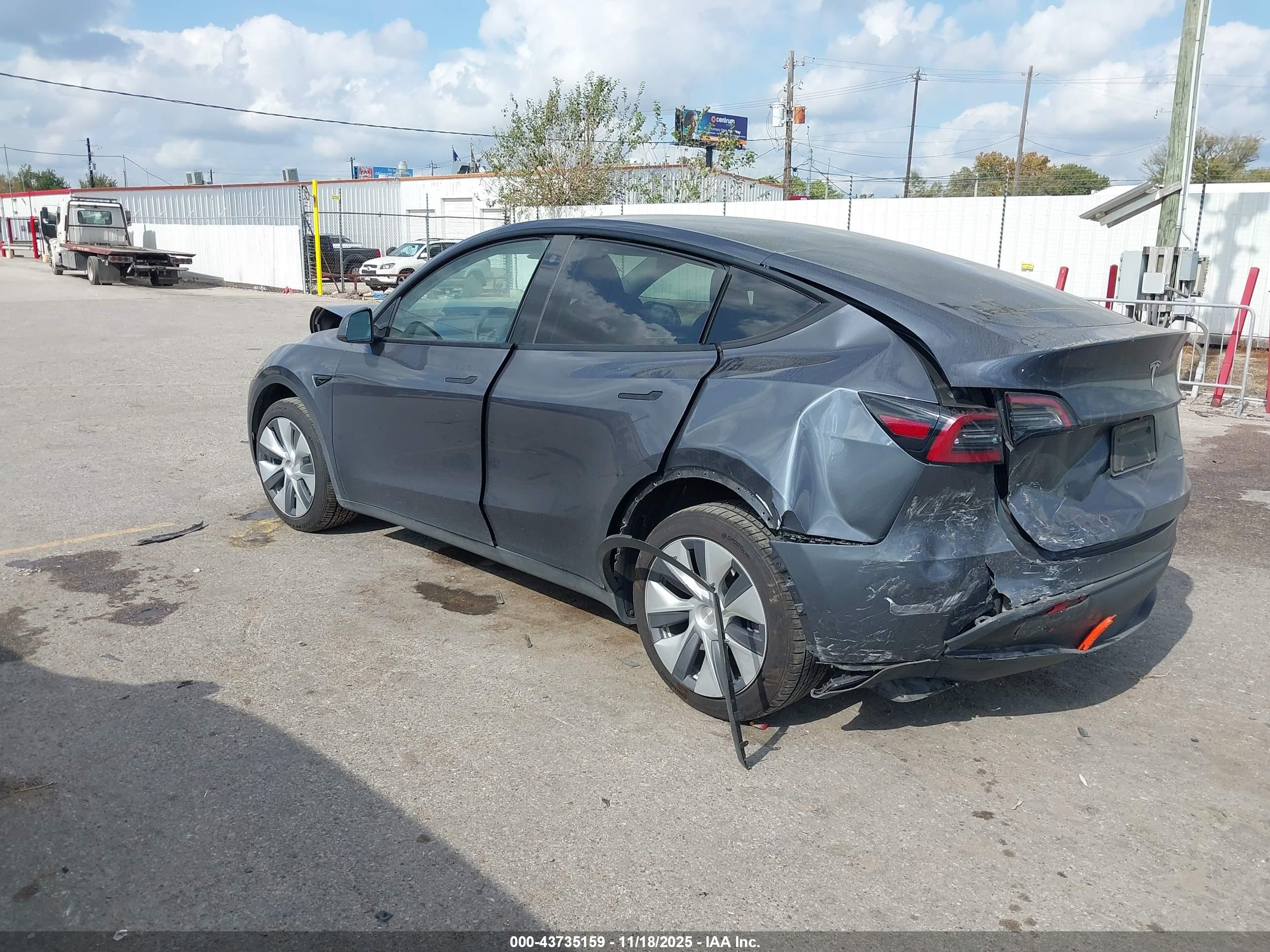 TESLA MODEL image 3