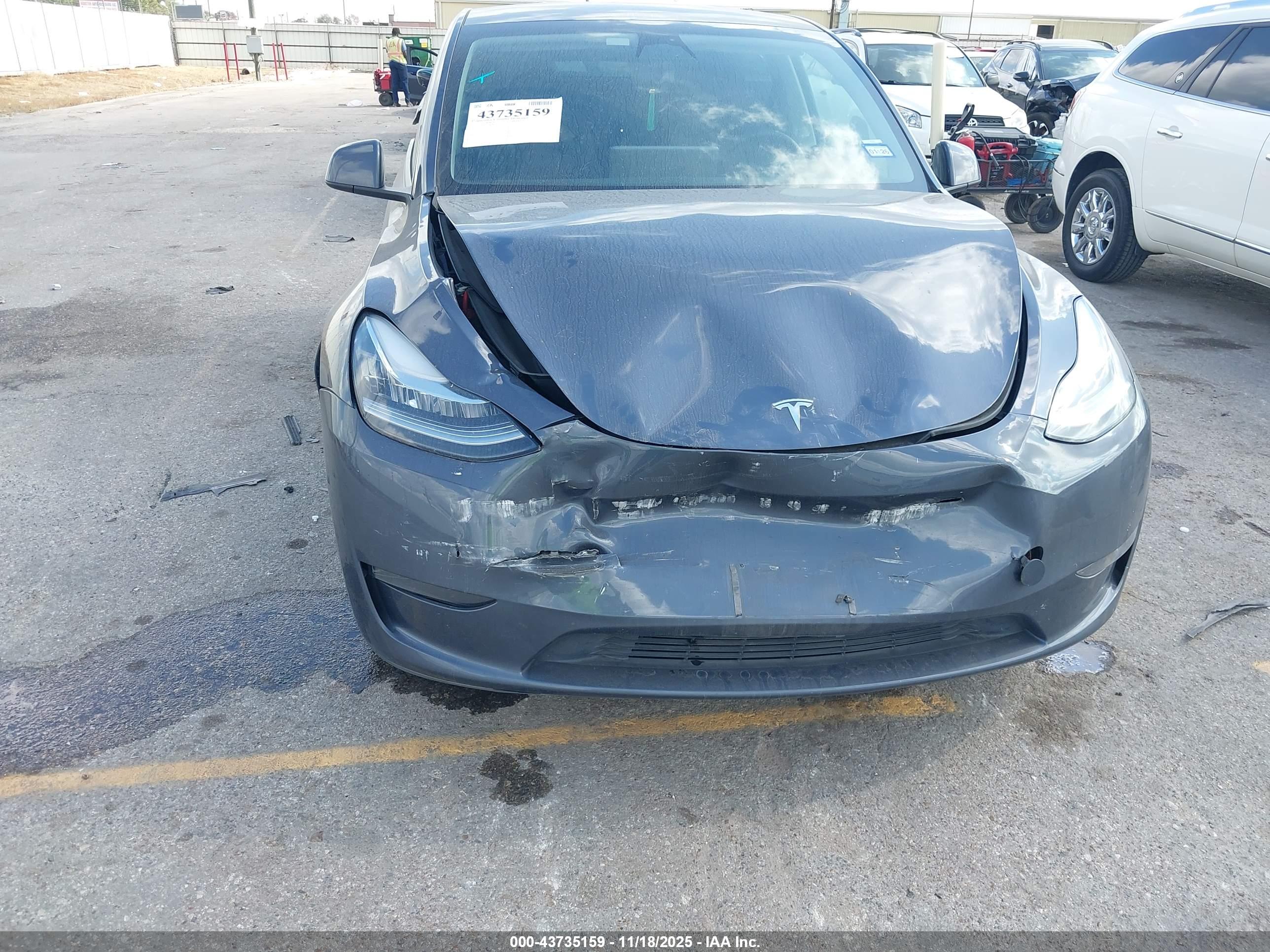 TESLA MODEL image 6