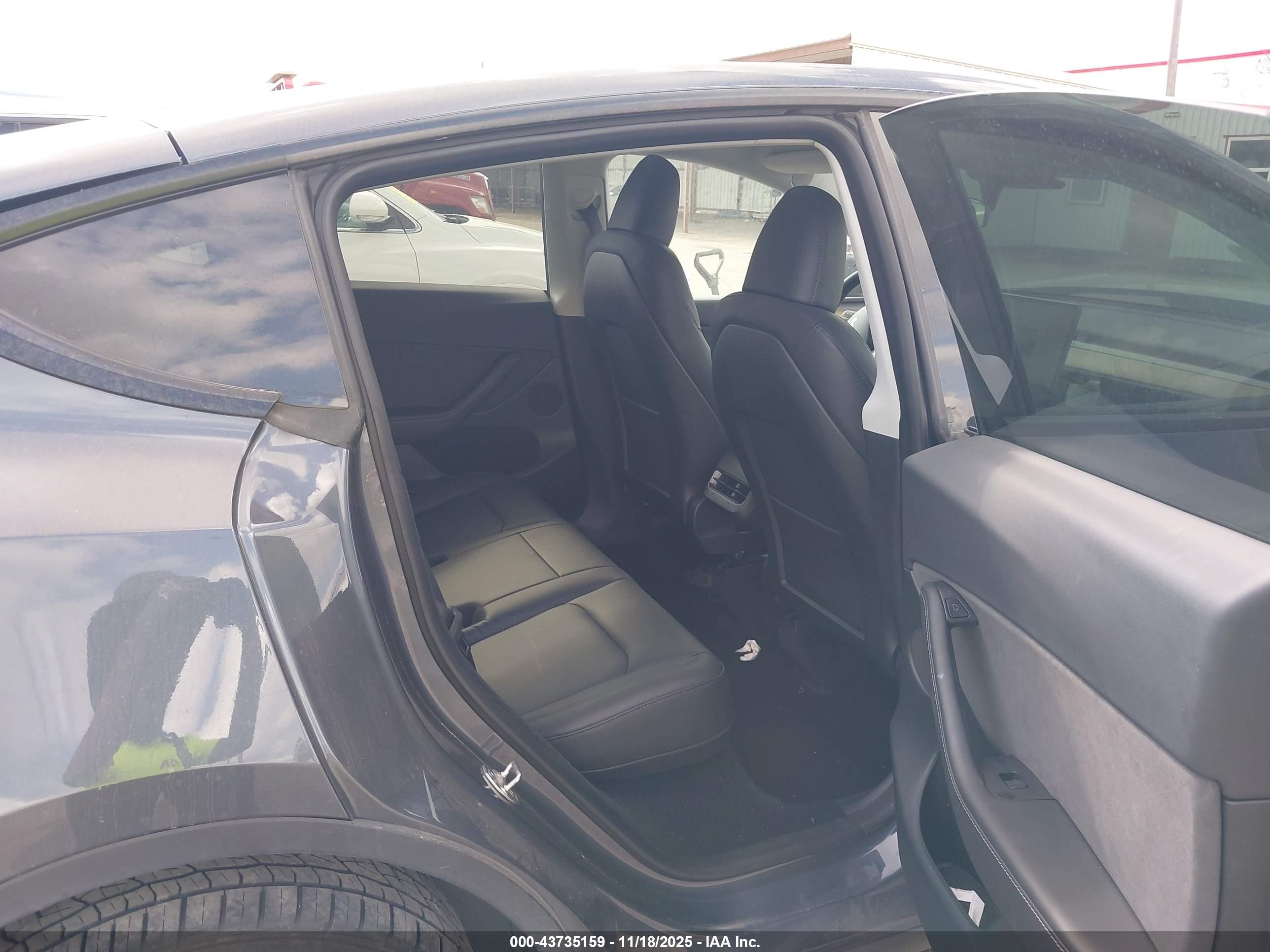 TESLA MODEL image 8