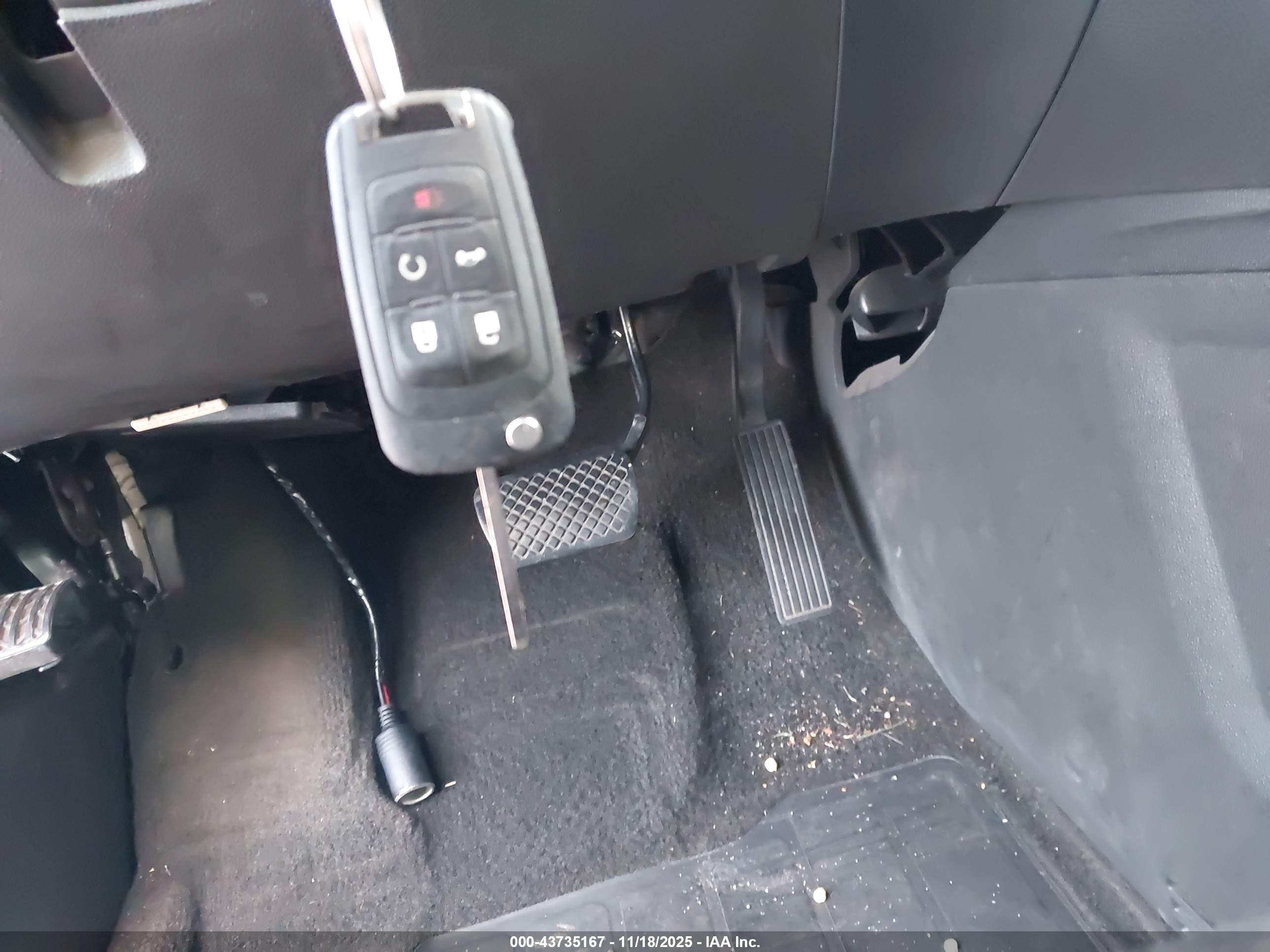 CHEVROLET EQUINOX image 11