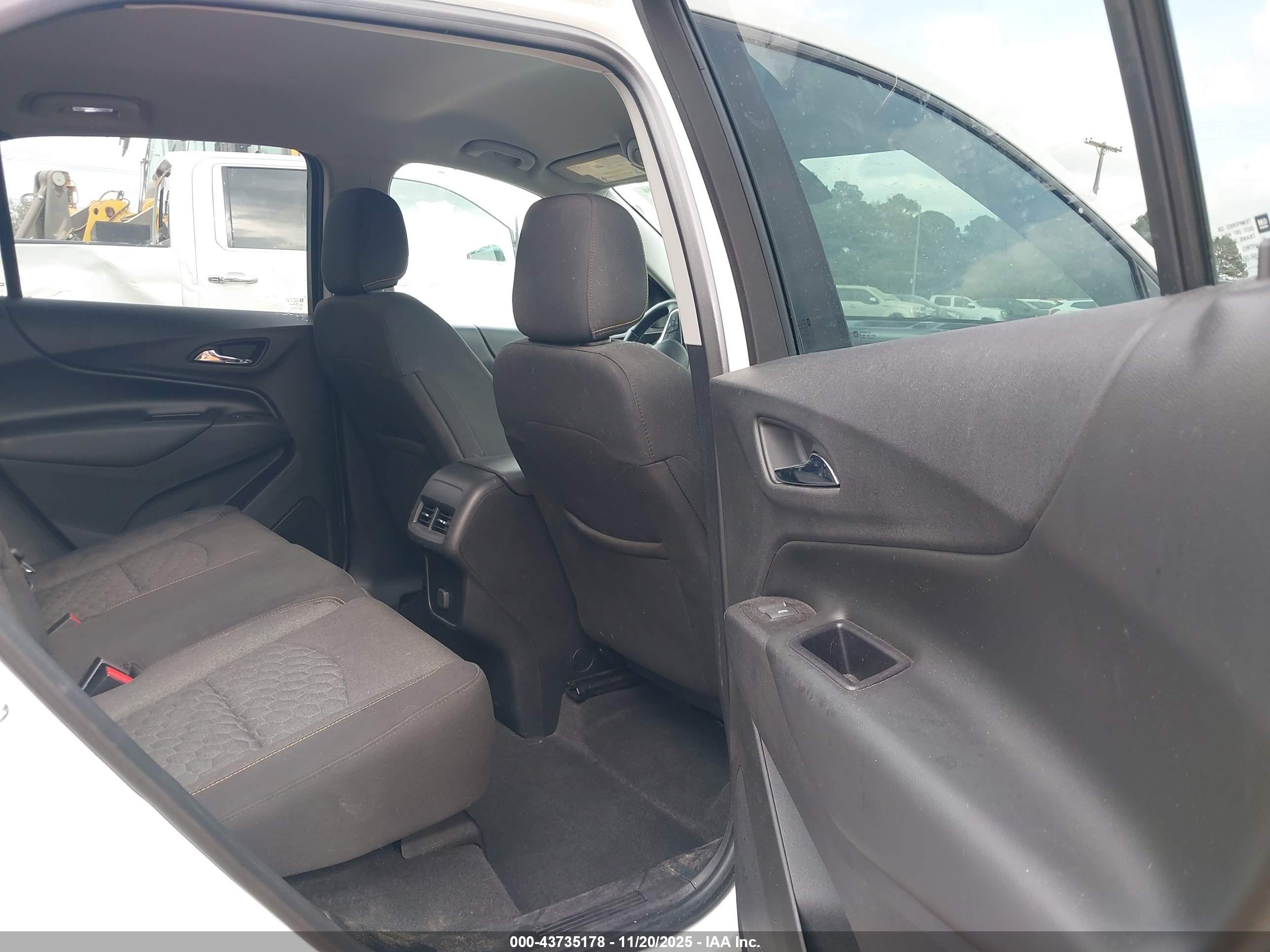 CHEVROLET EQUINOX image 8