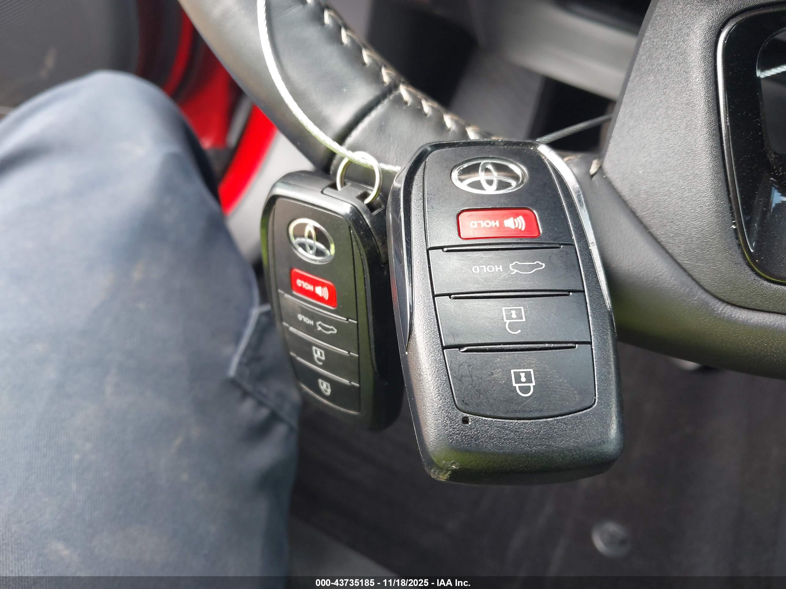 TOYOTA CROWN image 11