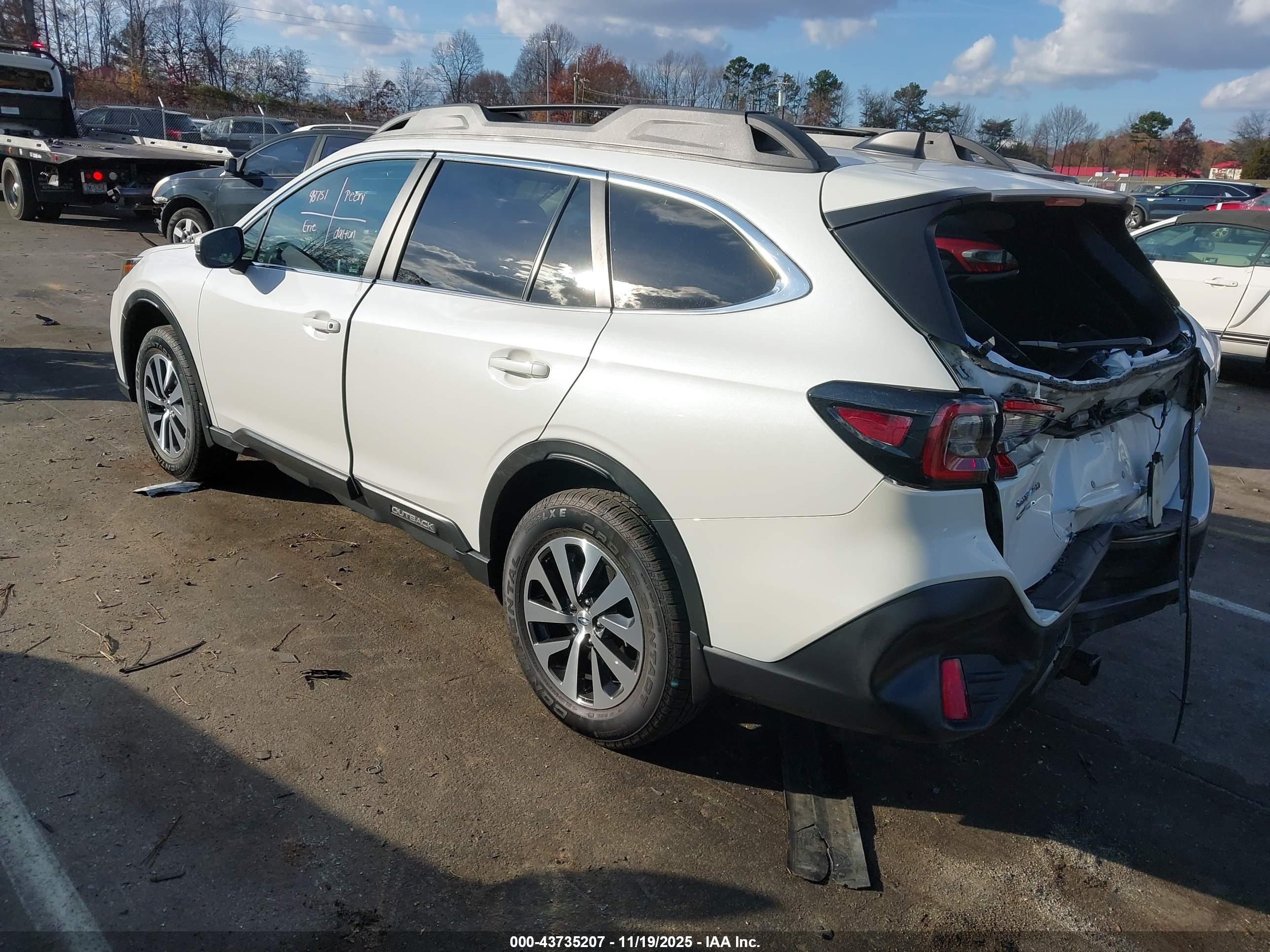SUBARU OUTBACK image 3