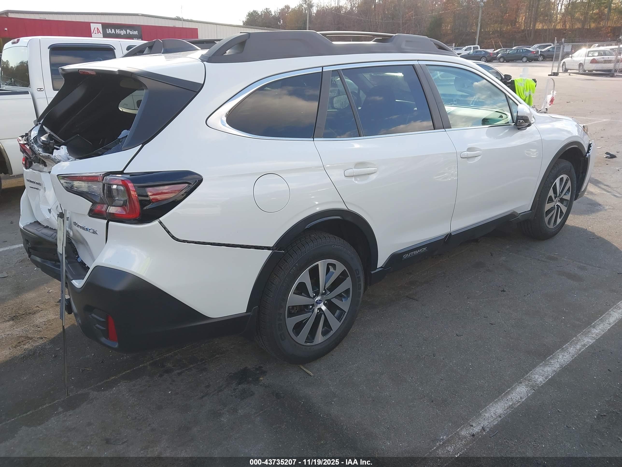 SUBARU OUTBACK image 4