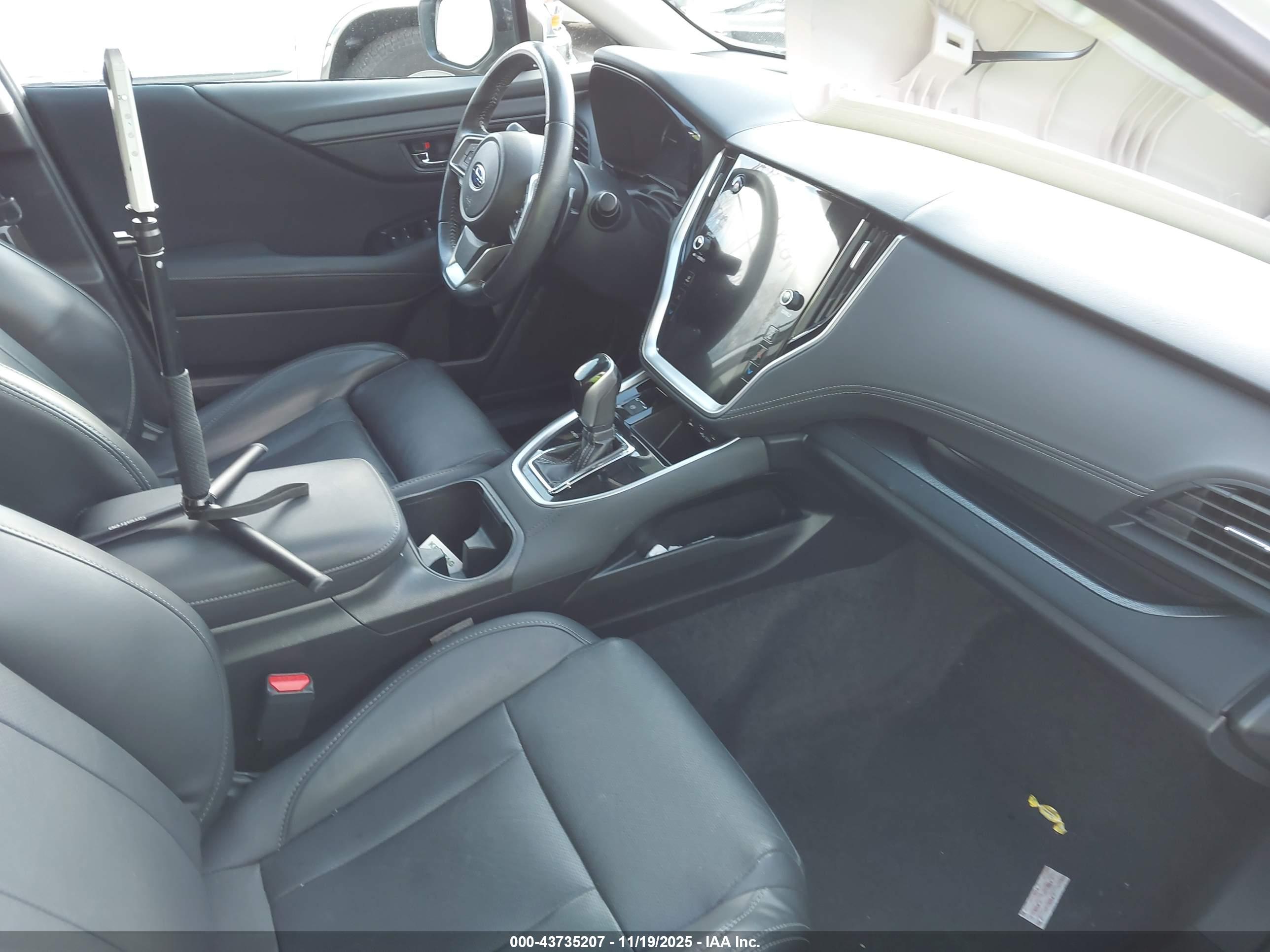SUBARU OUTBACK image 5