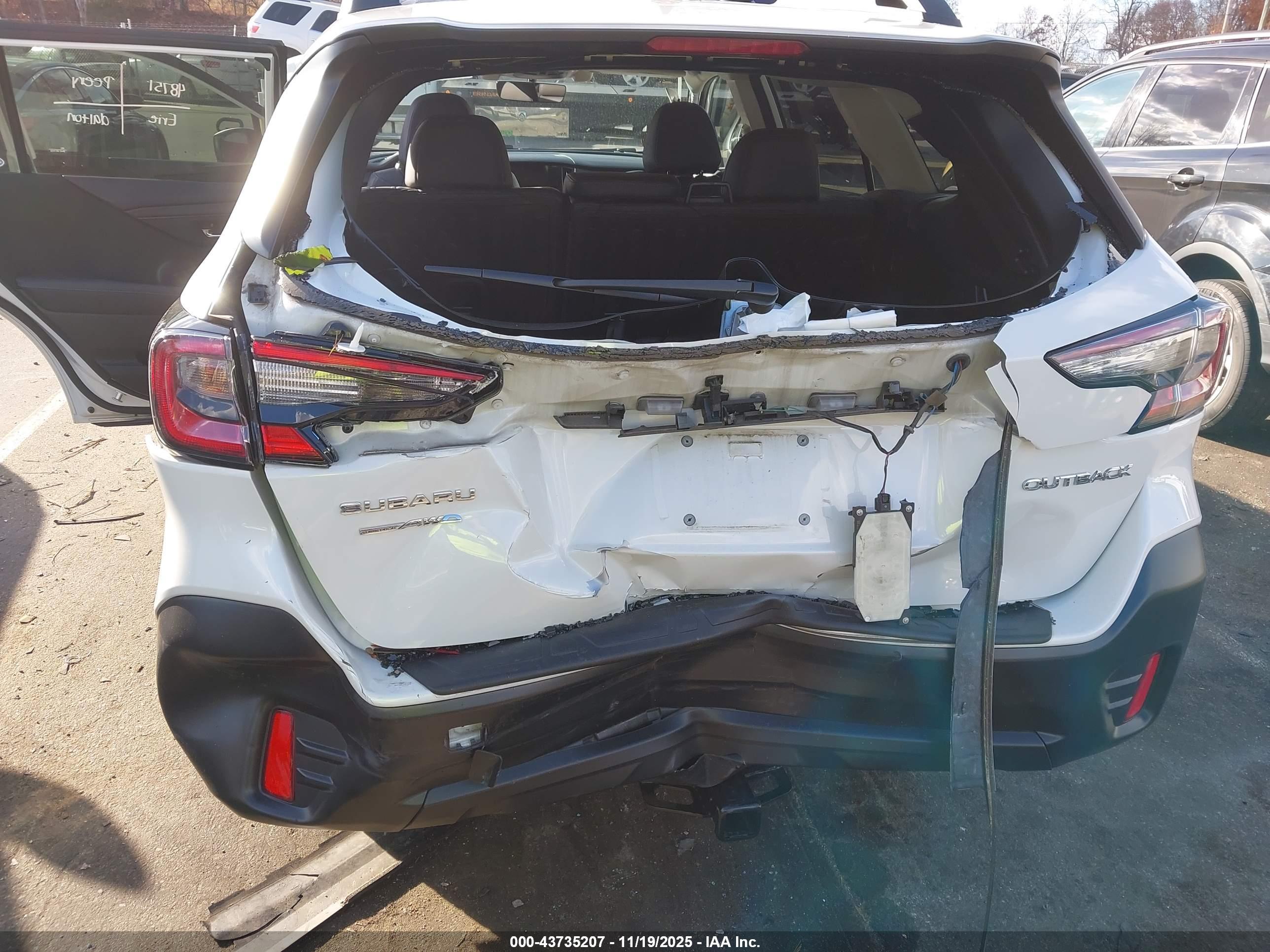 SUBARU OUTBACK image 6