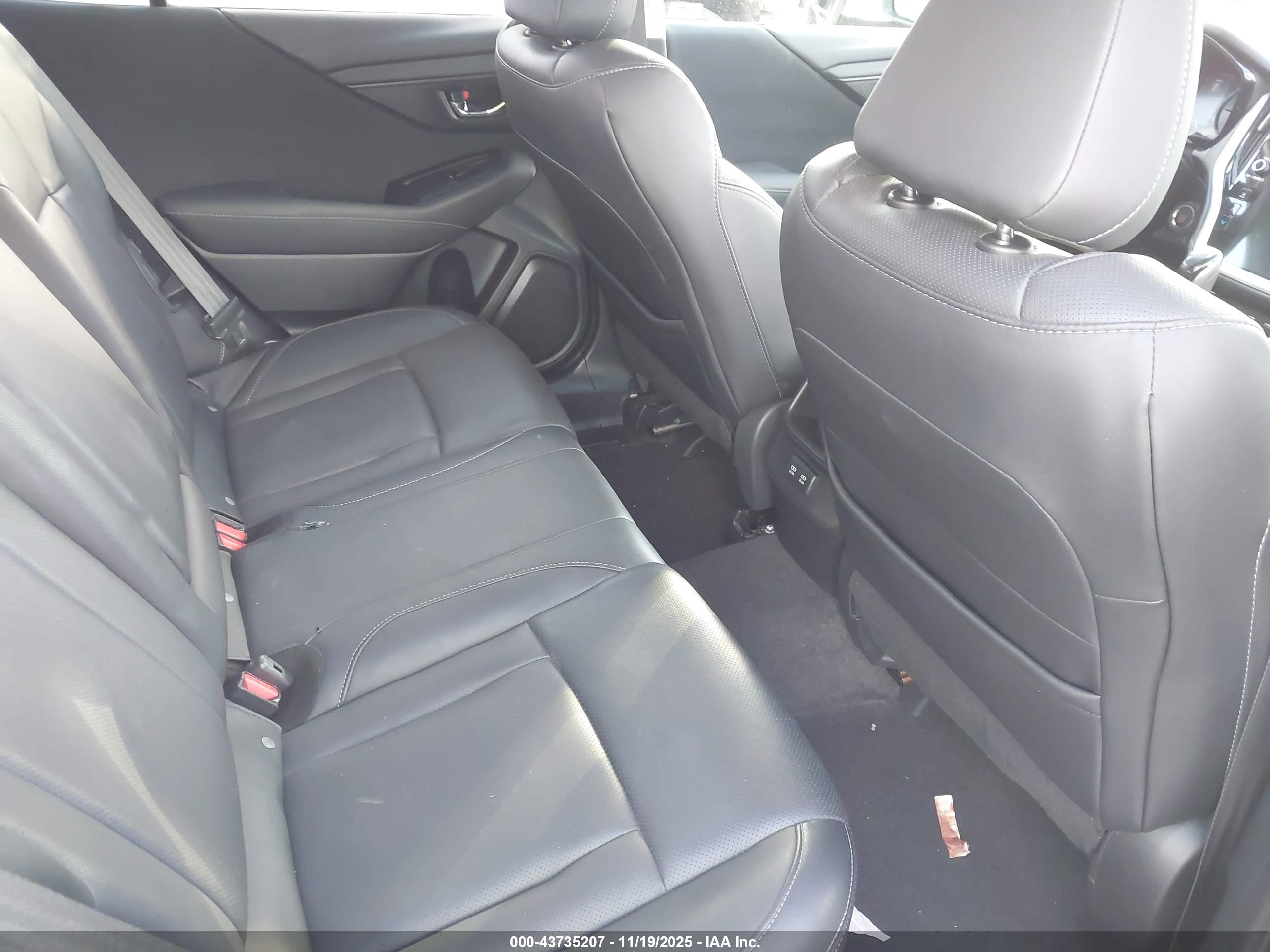 SUBARU OUTBACK image 8