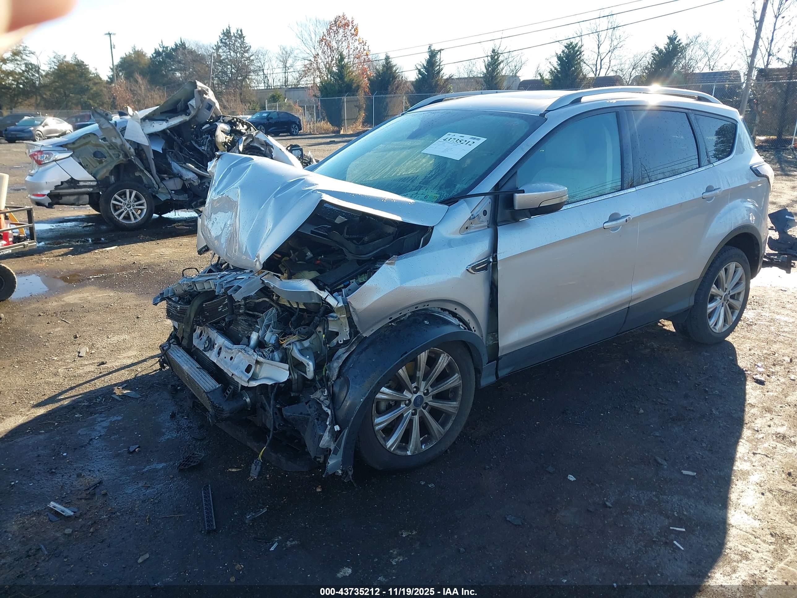 FORD ESCAPE image 2