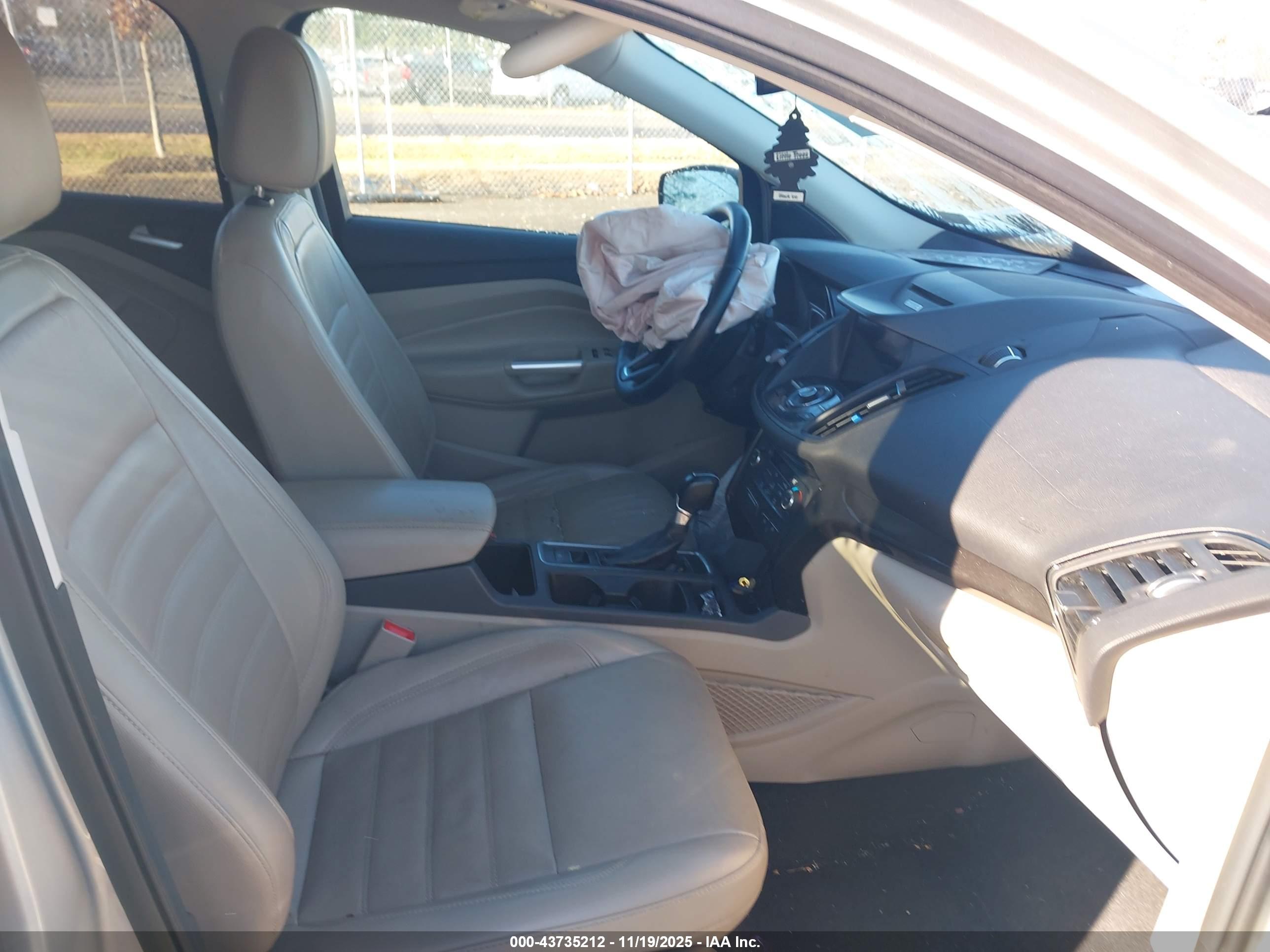 FORD ESCAPE image 5