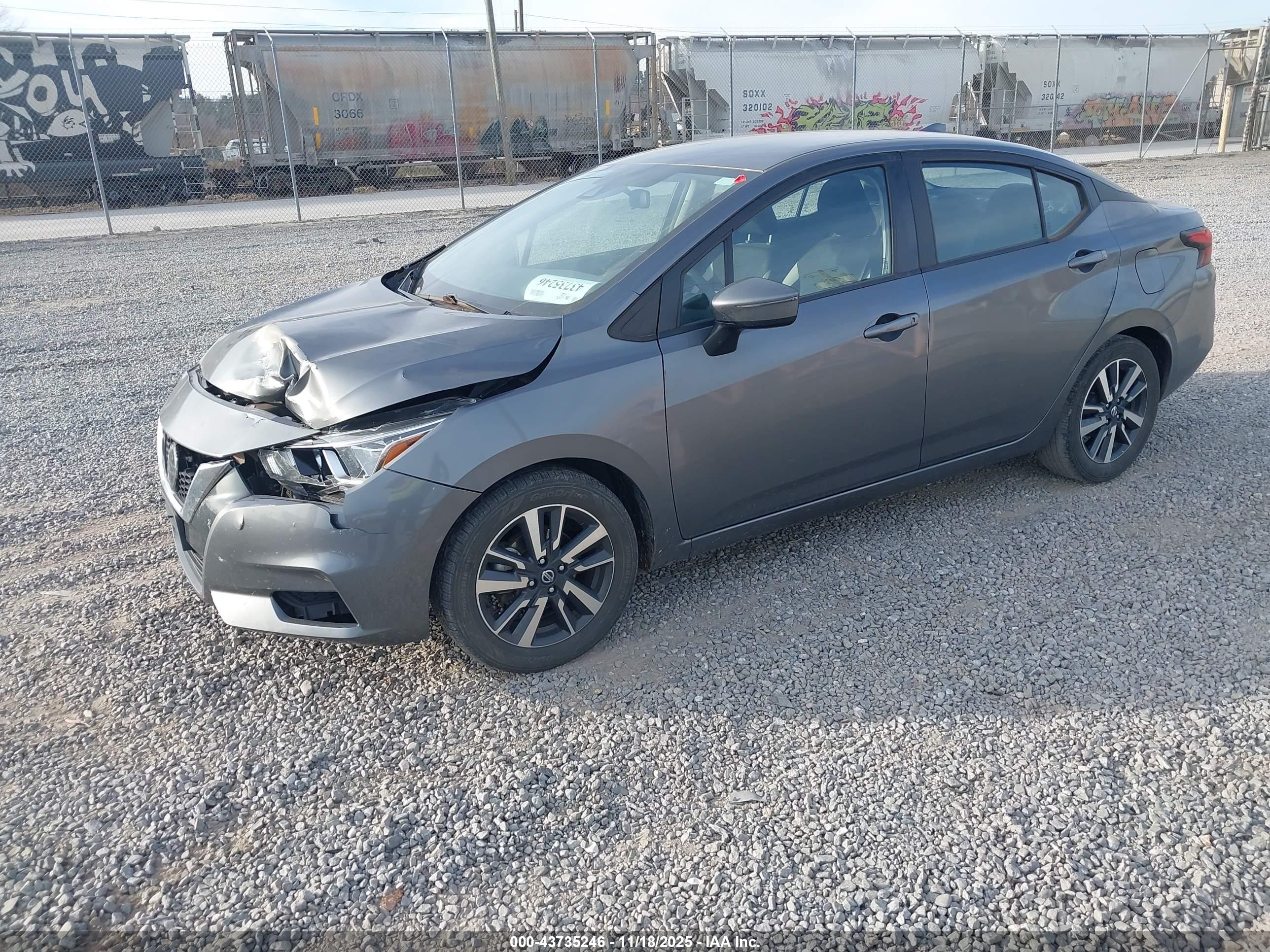 NISSAN VERSA image 2