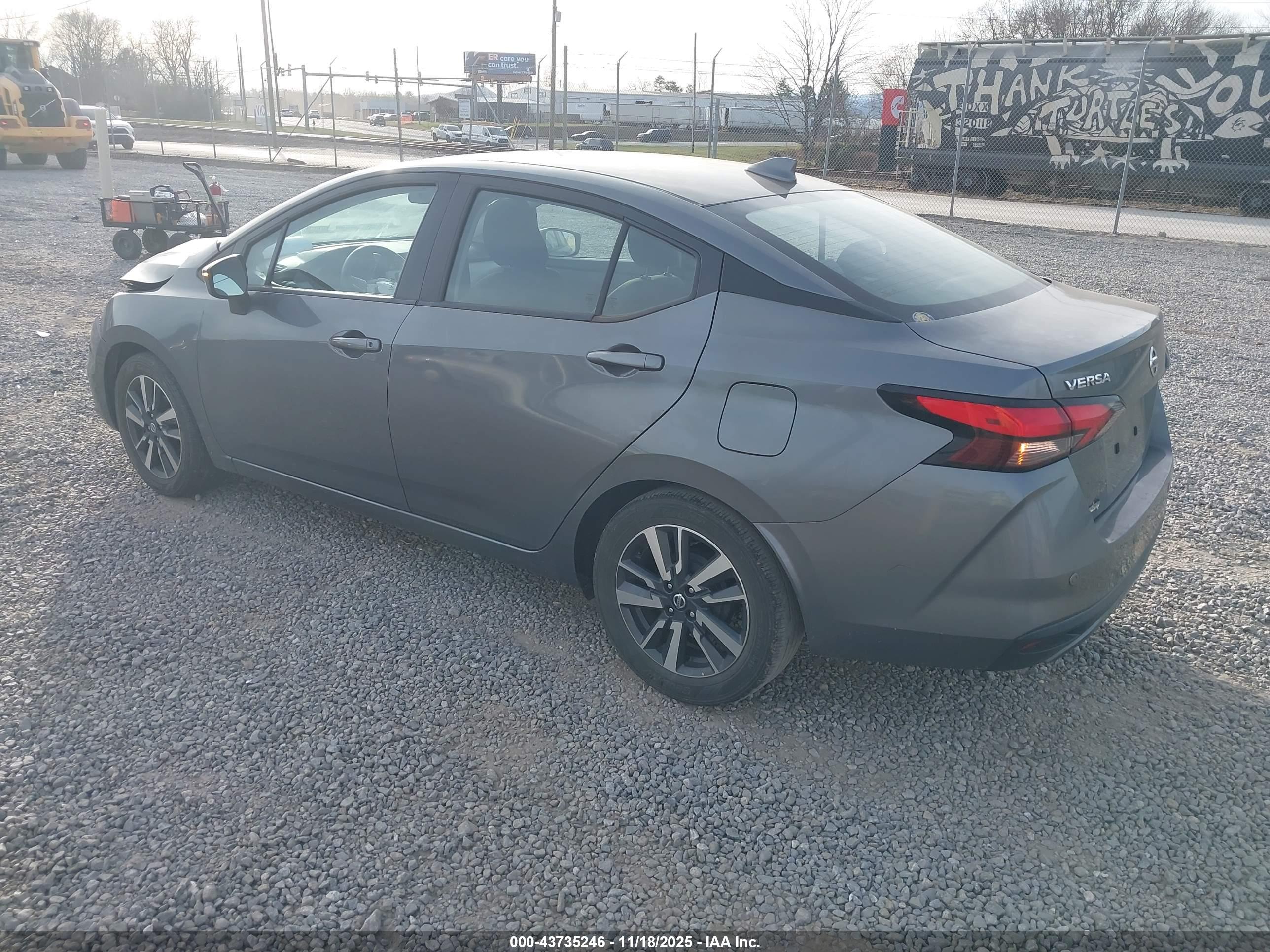 NISSAN VERSA image 3