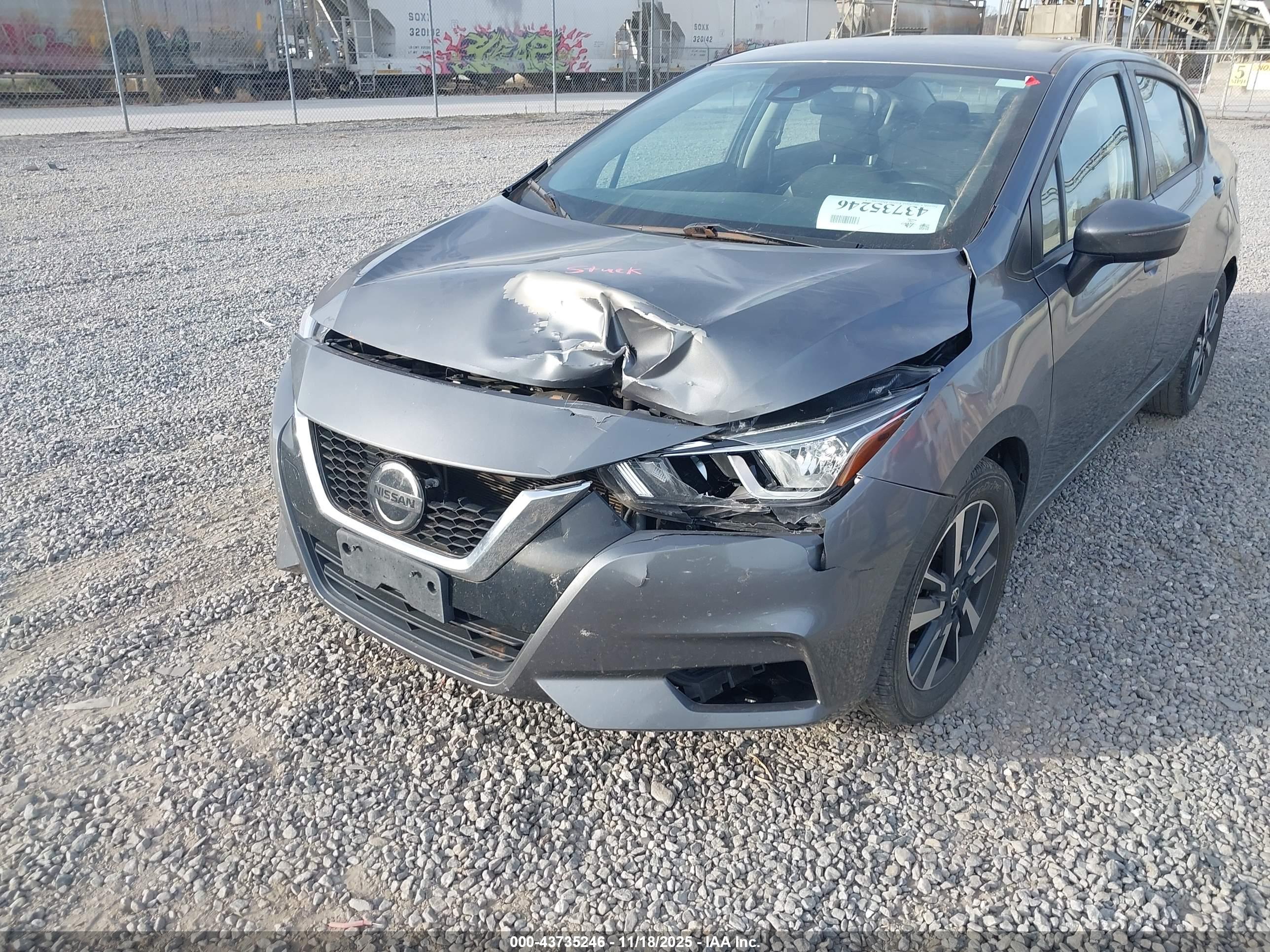 NISSAN VERSA image 6