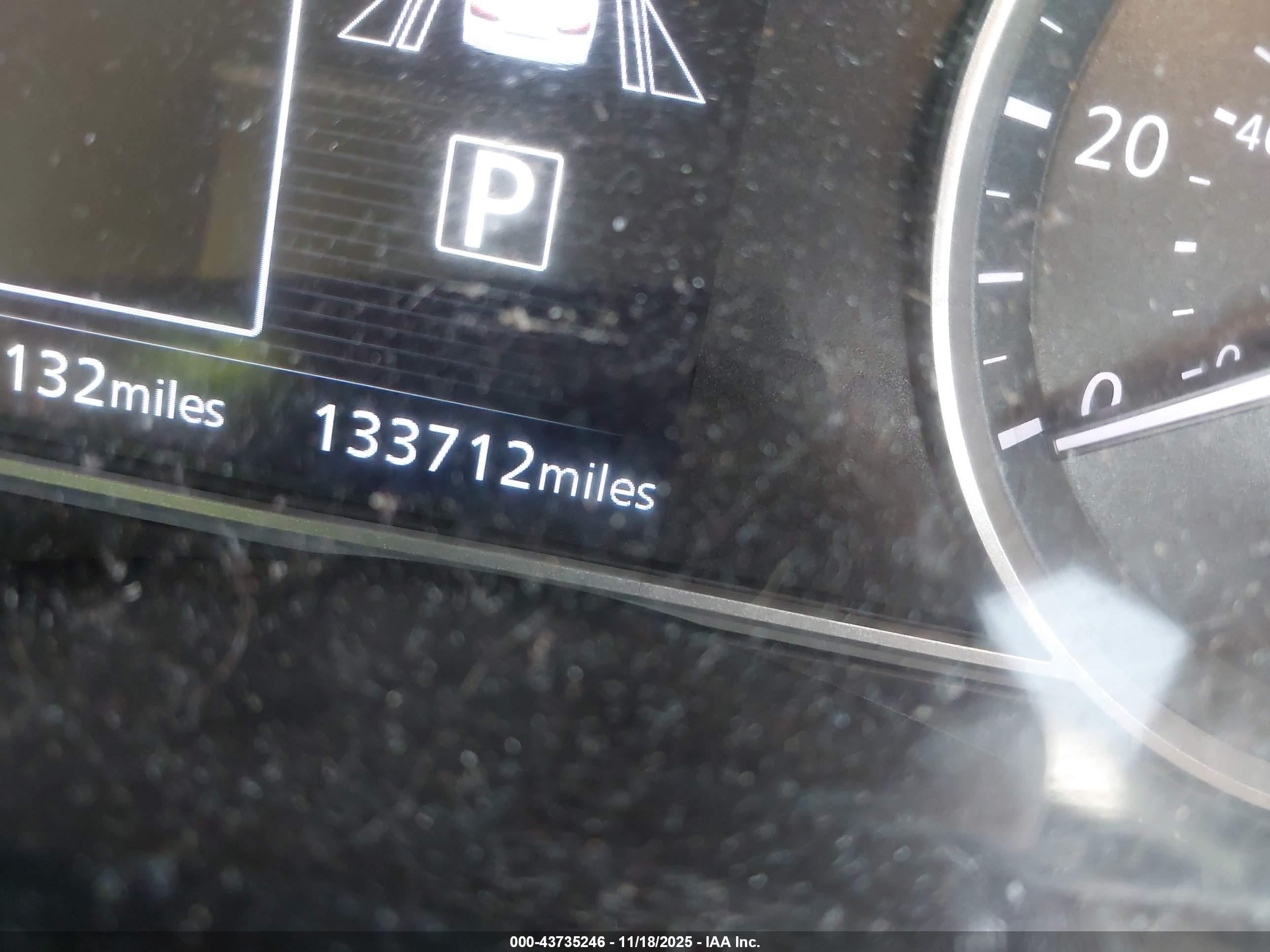 NISSAN VERSA image 7