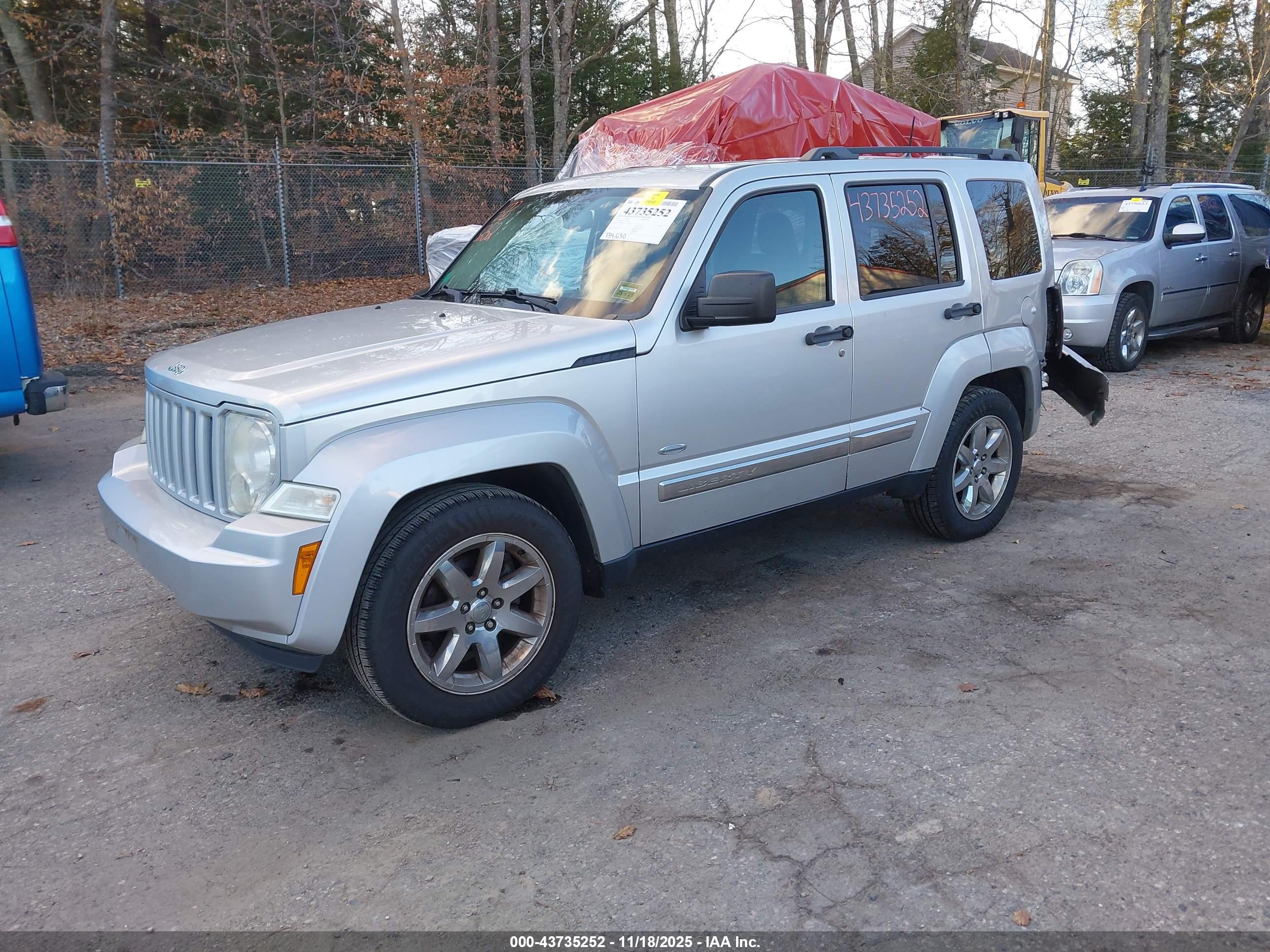 JEEP LIBERTY image 2