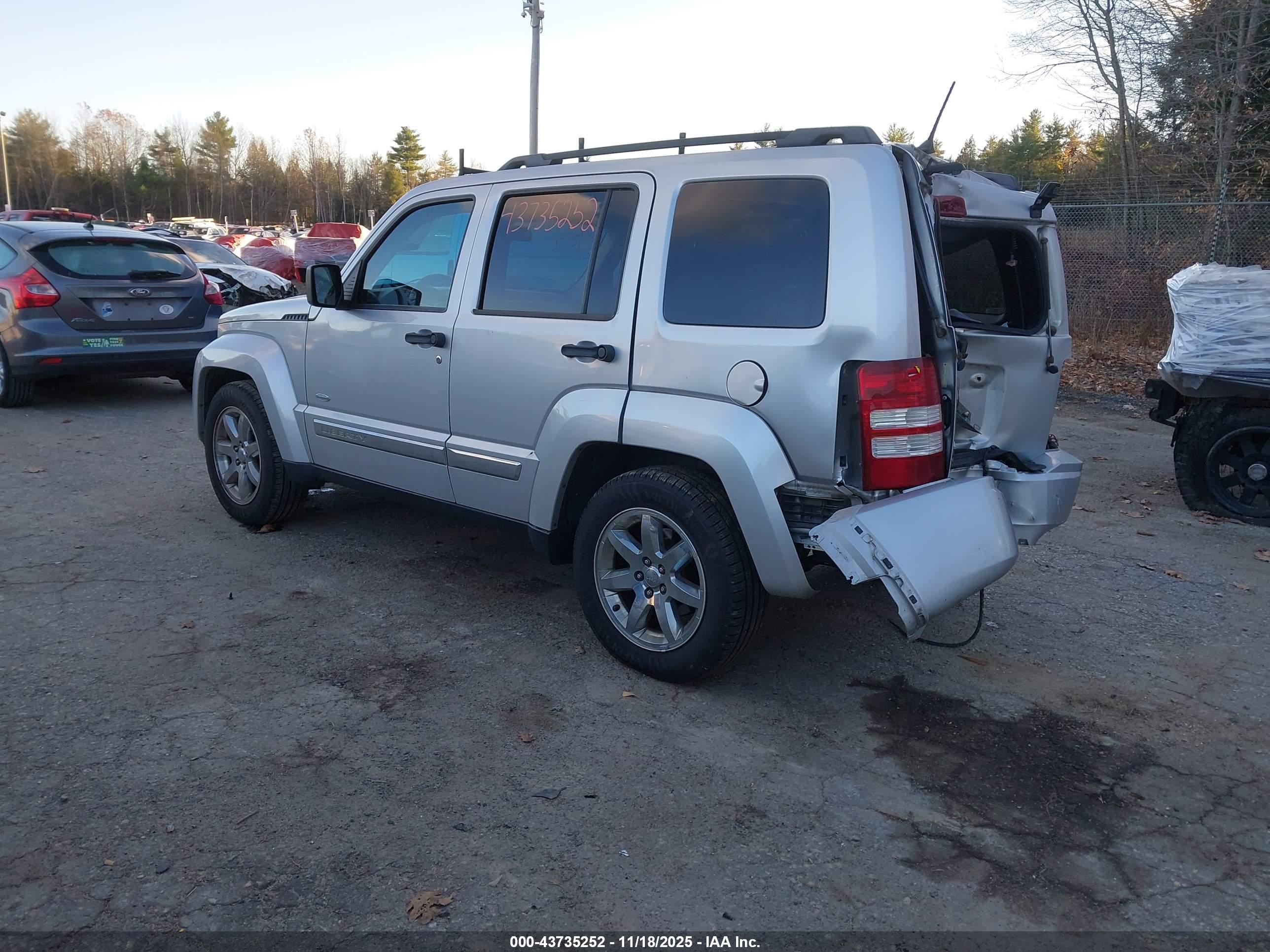 JEEP LIBERTY image 3