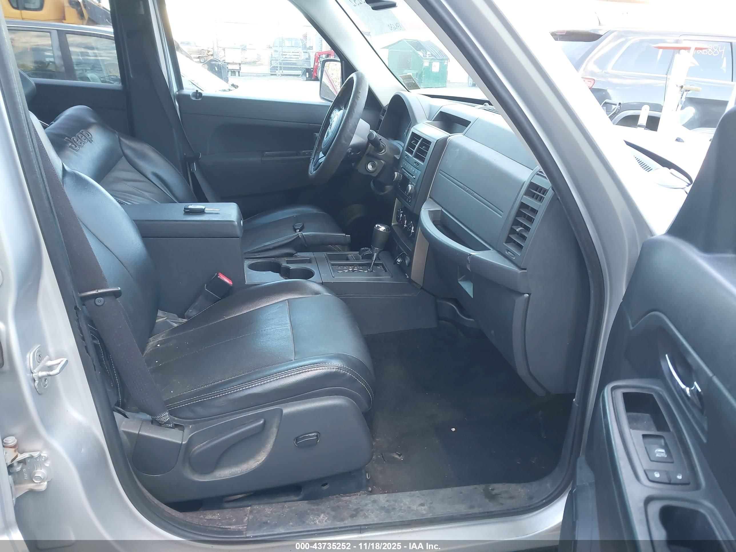 JEEP LIBERTY image 5
