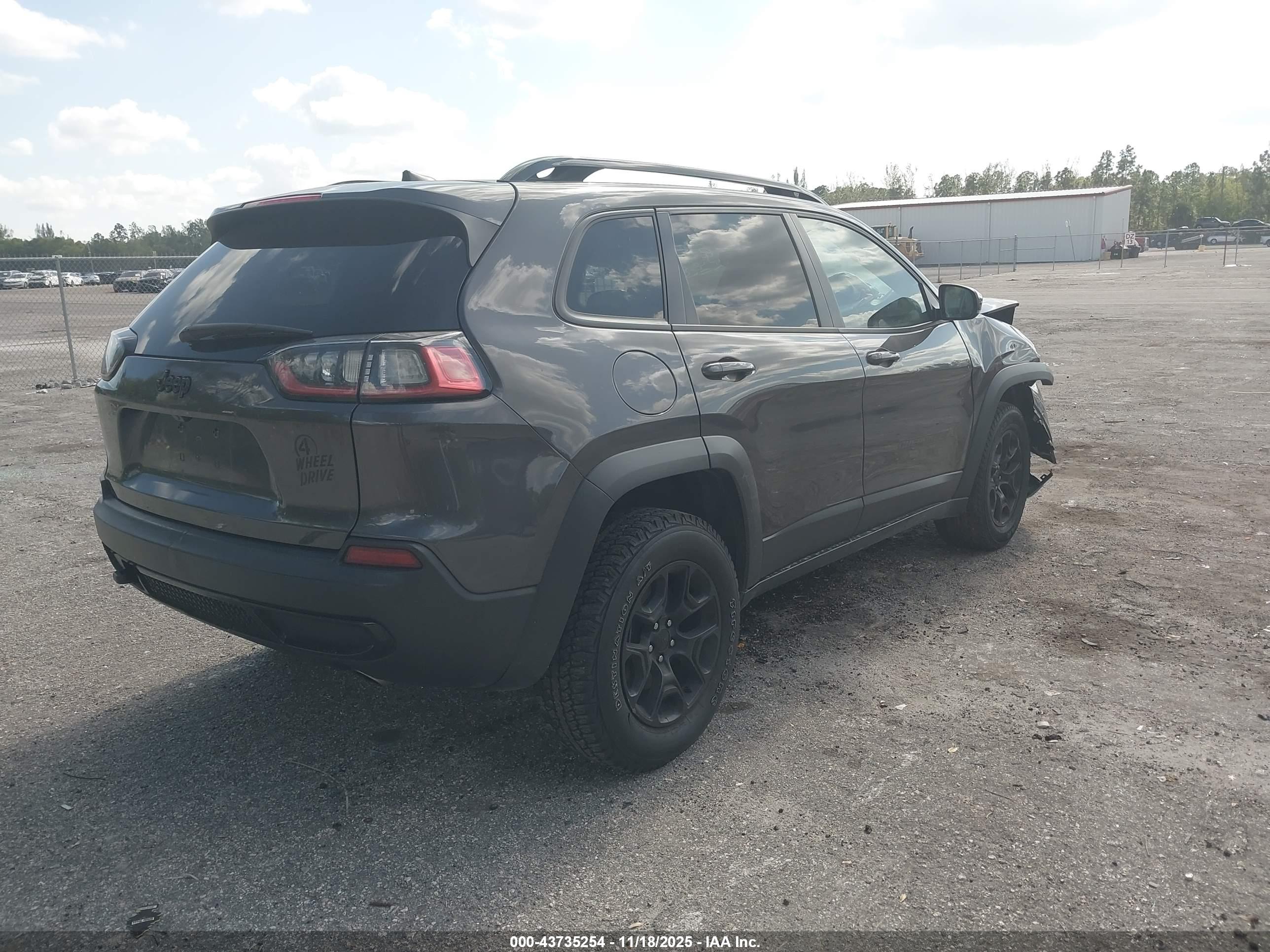JEEP CHEROKEE image 4