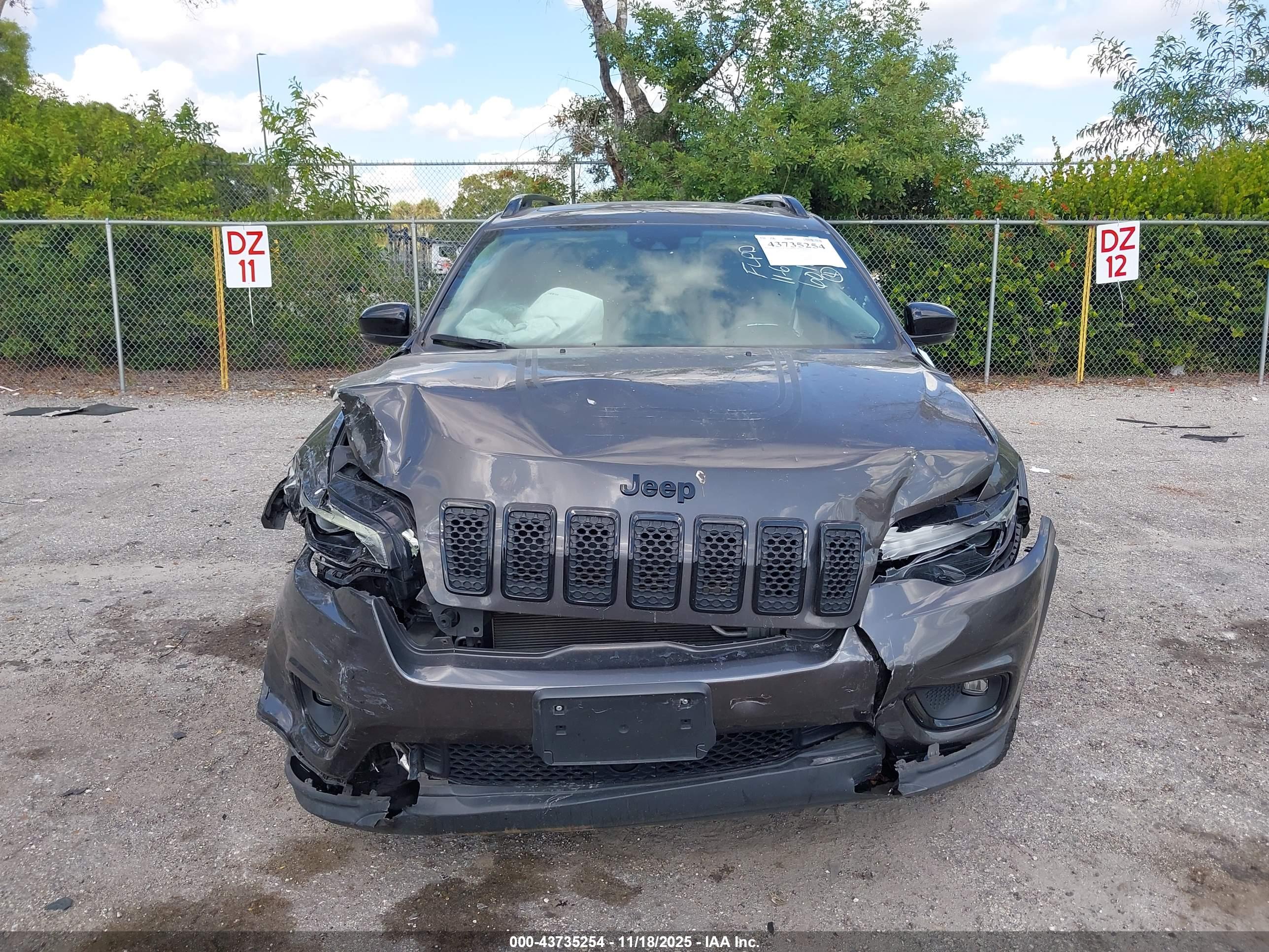 JEEP CHEROKEE image 6