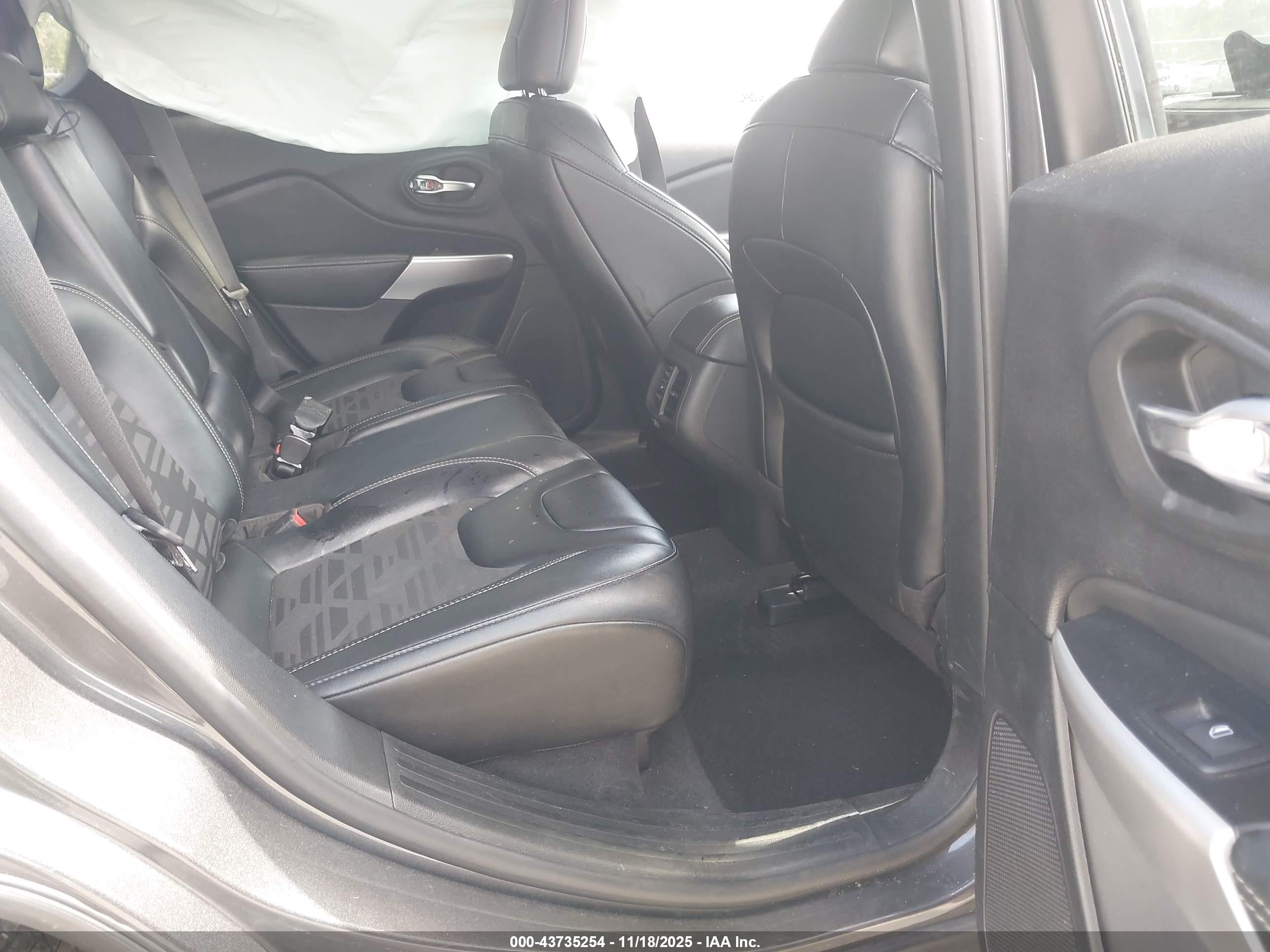 JEEP CHEROKEE image 8