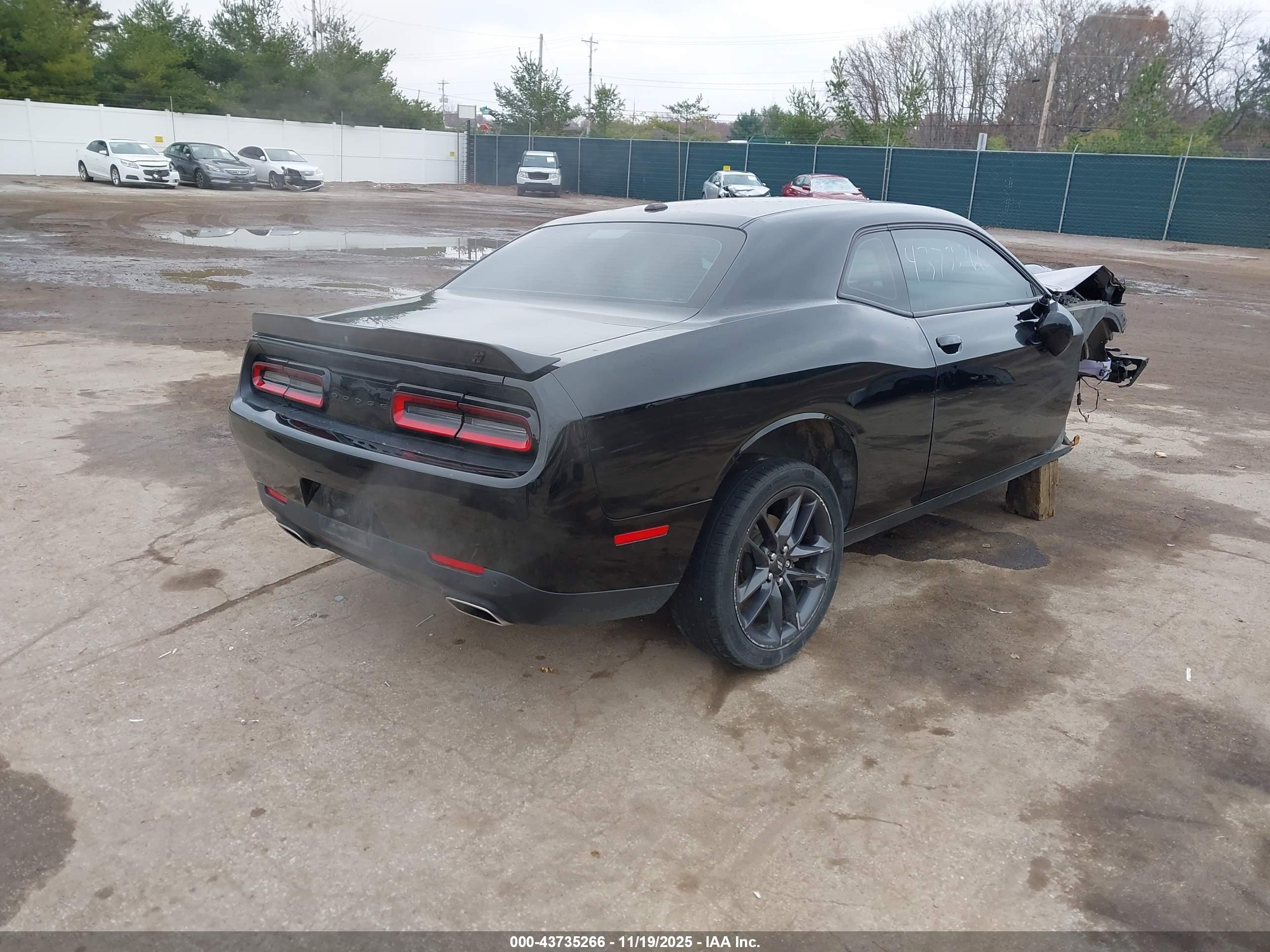 DODGE CHALLENGER image 4