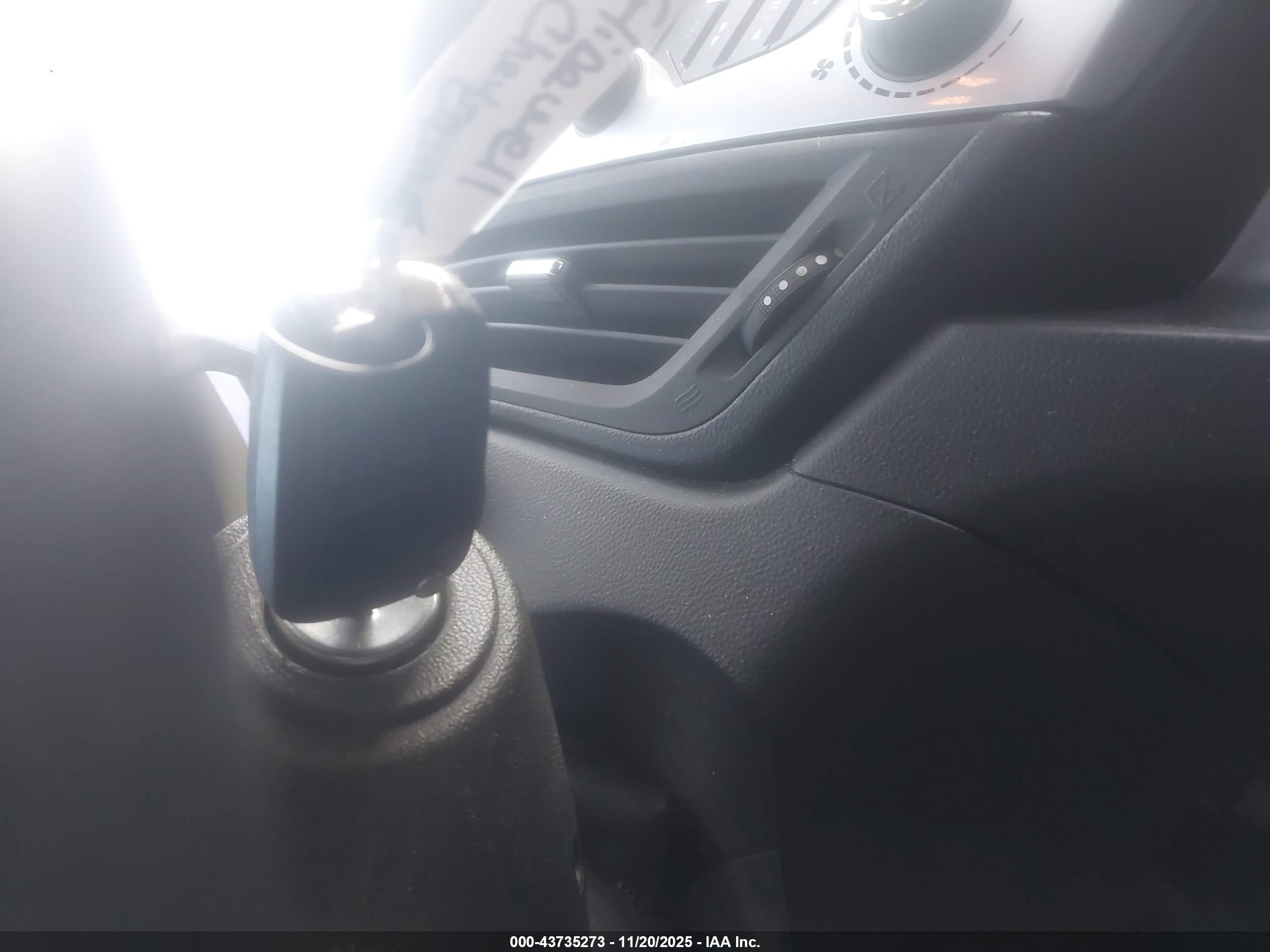 CHEVROLET EQUINOX image 11