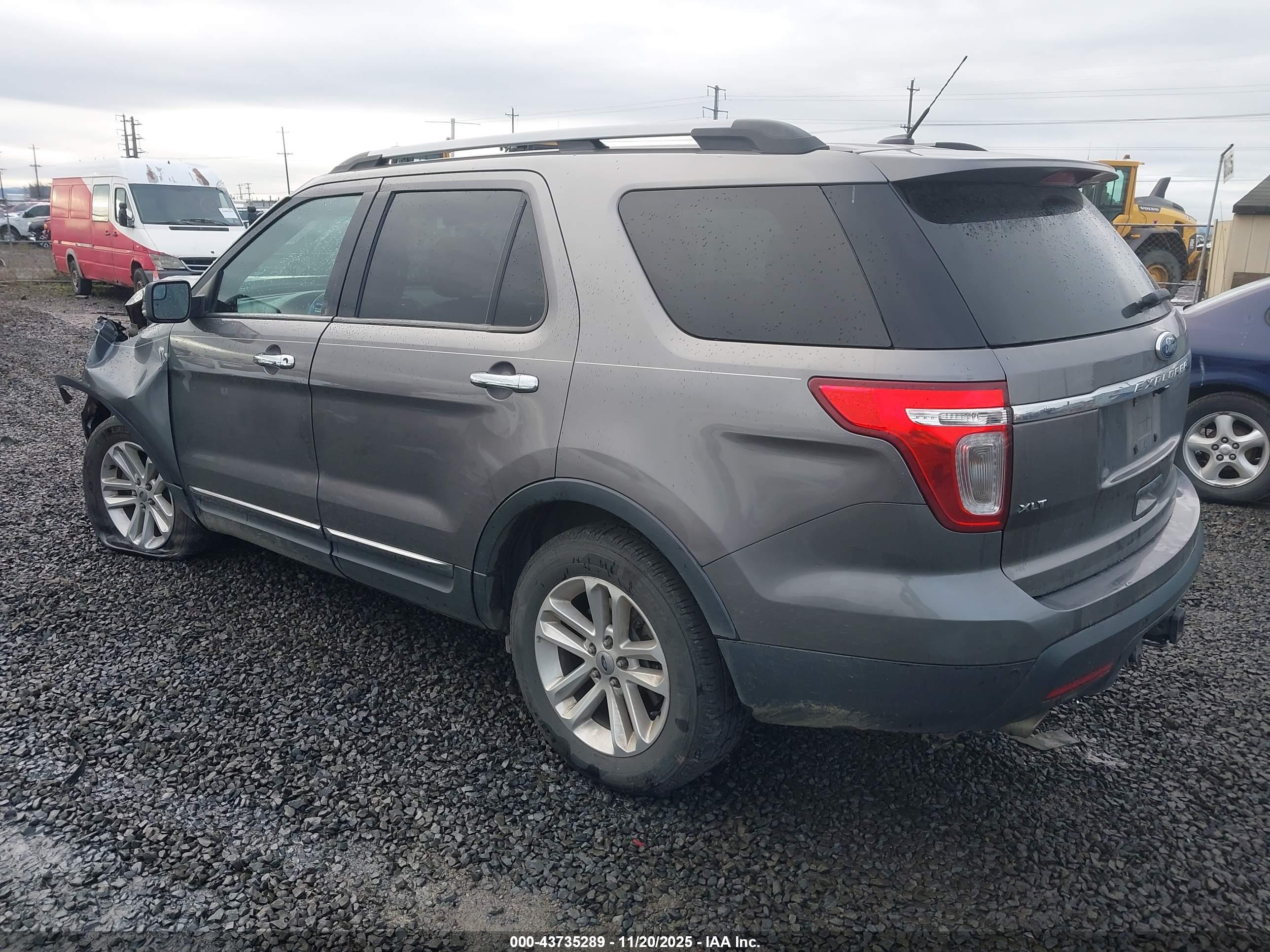 FORD EXPLORER image 3