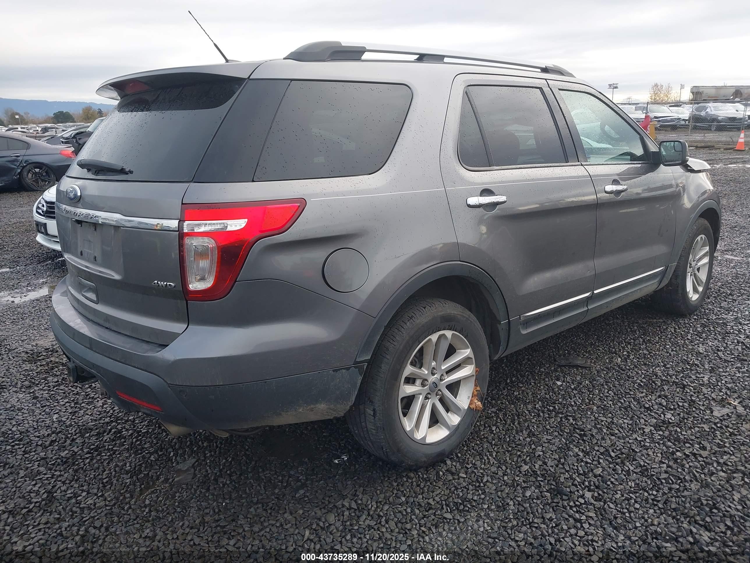 FORD EXPLORER image 4