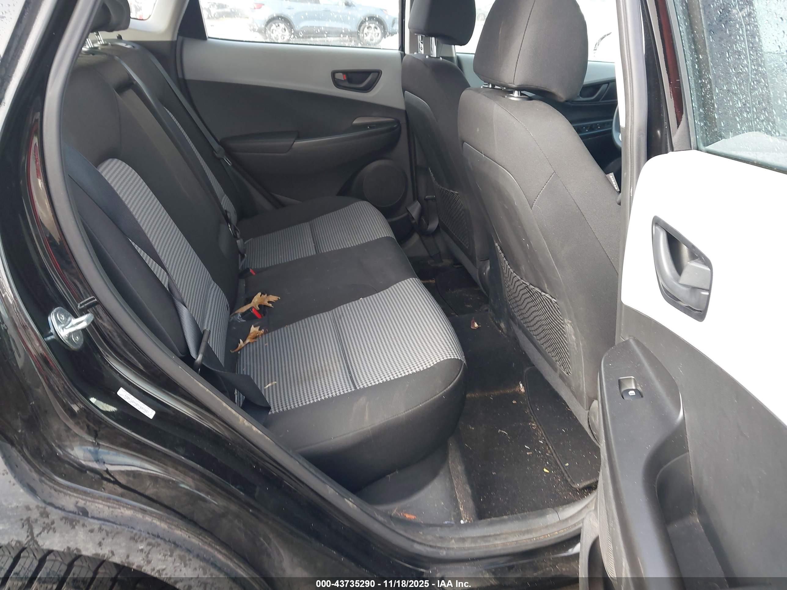 HYUNDAI KONA image 8