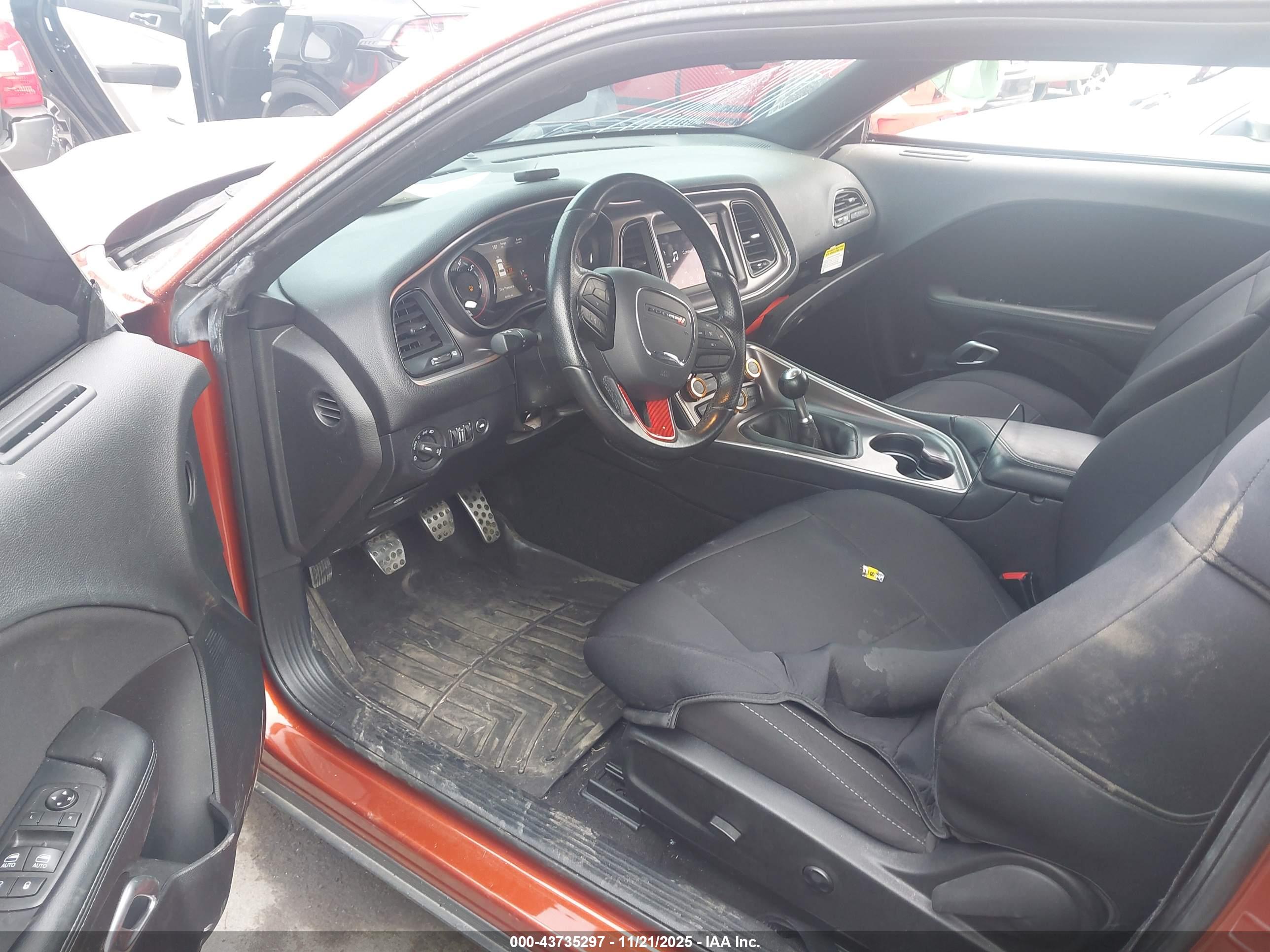 DODGE CHALLENGER image 5