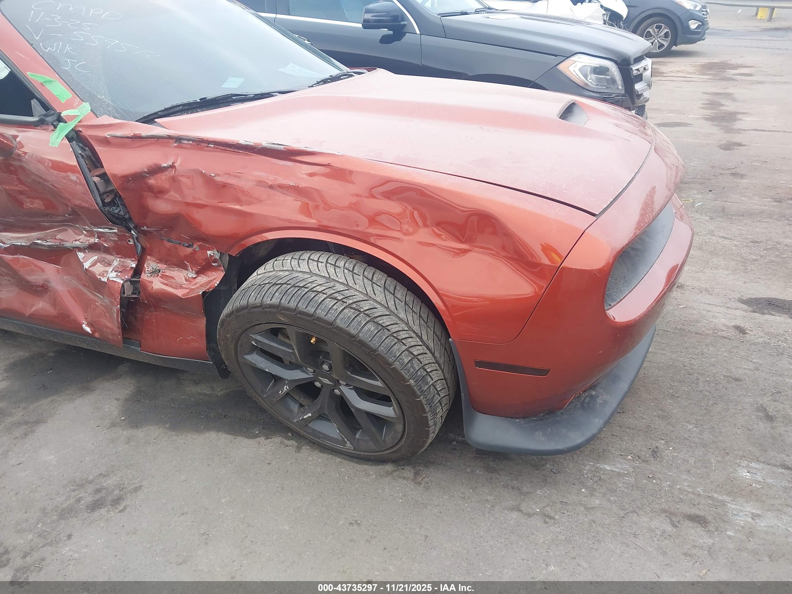 DODGE CHALLENGER image 6