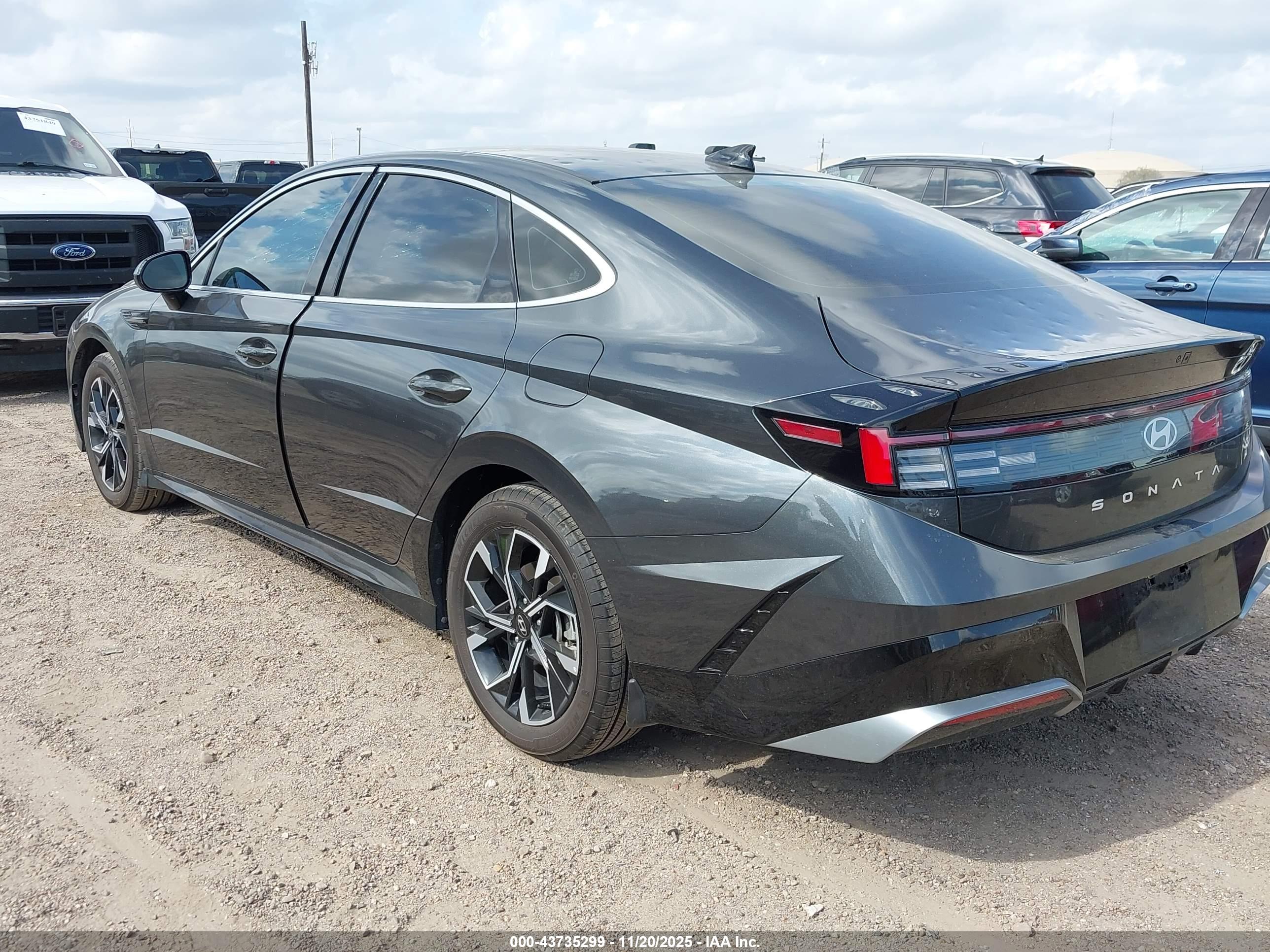 HYUNDAI SONATA image 3