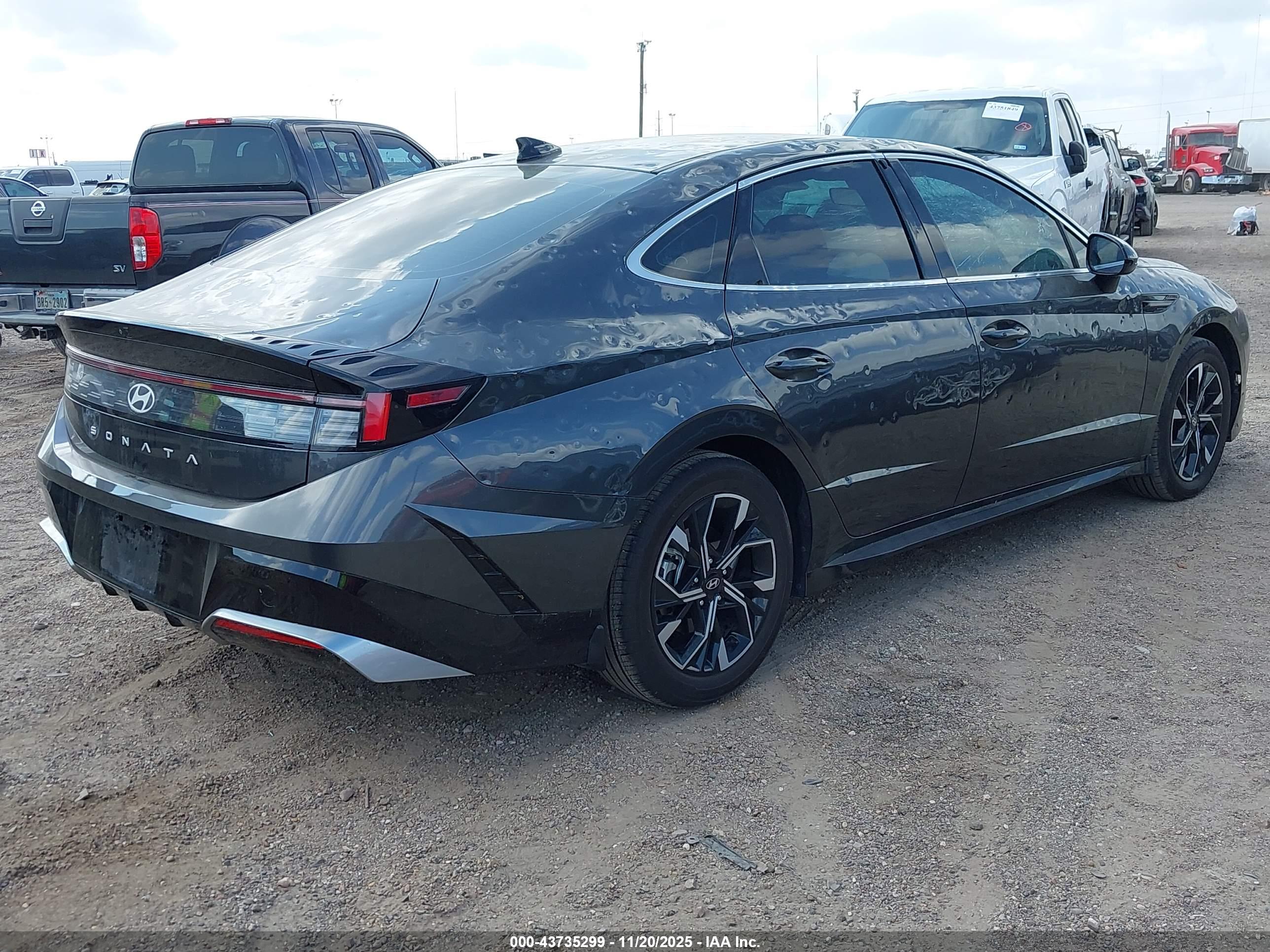 HYUNDAI SONATA image 4