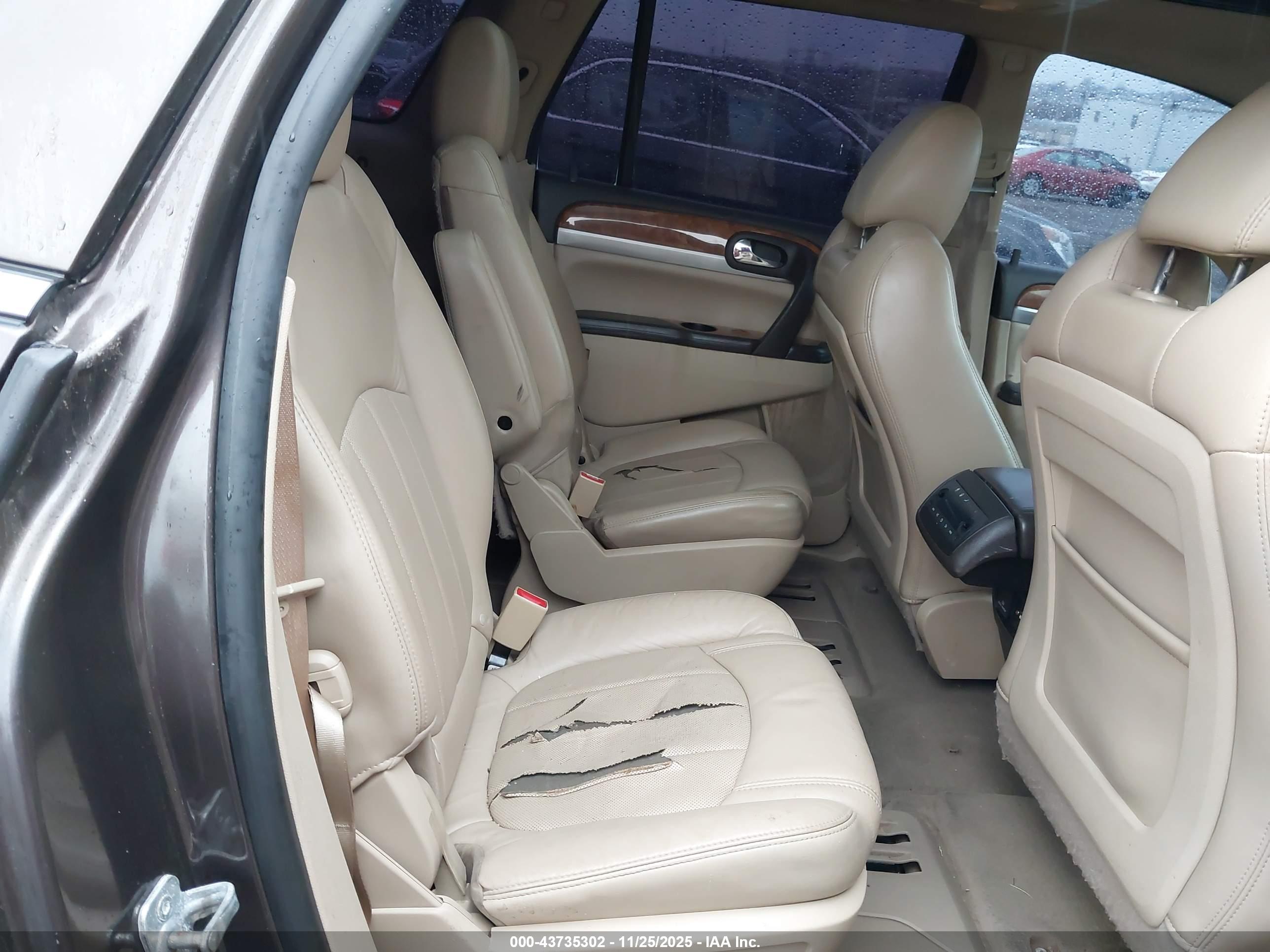 BUICK ENCLAVE image 8