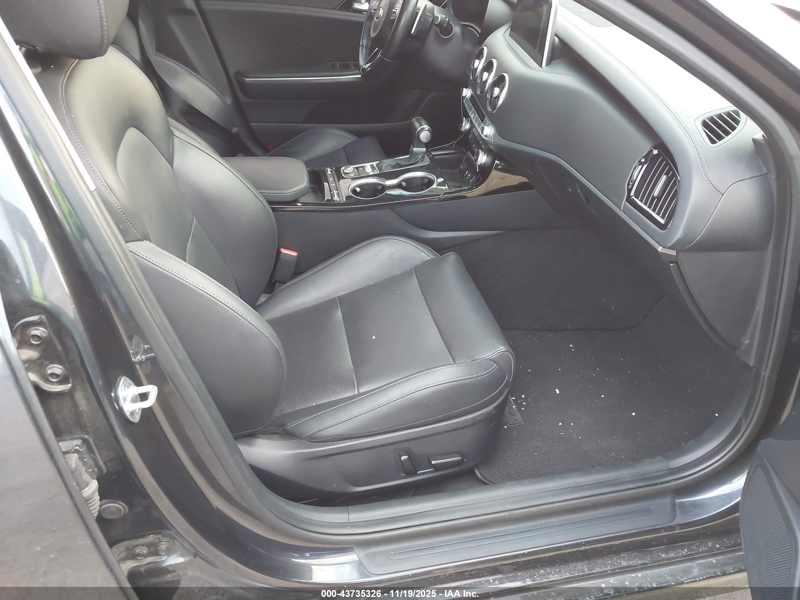 KIA STINGER image 5