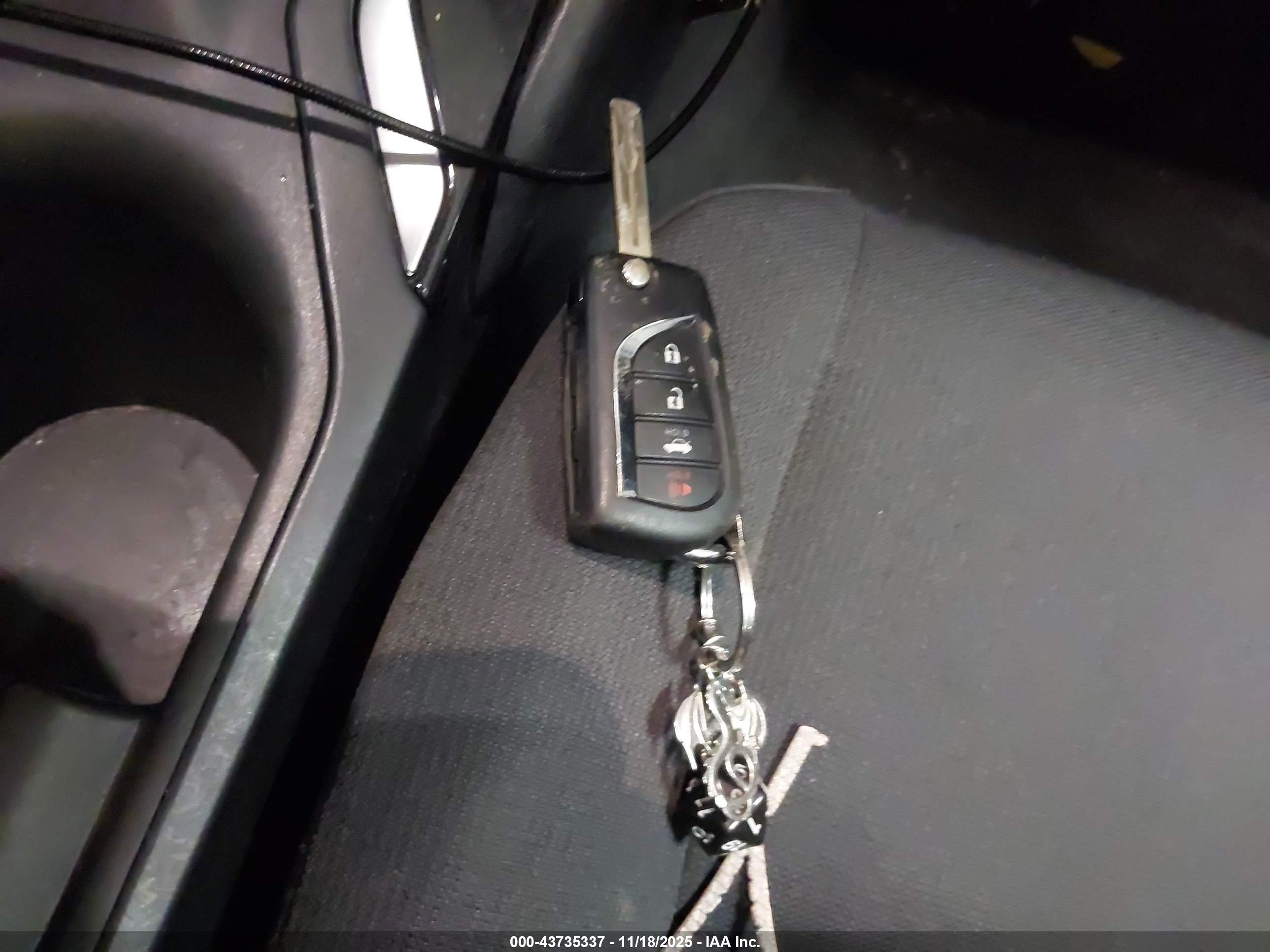 TOYOTA COROLLA image 11