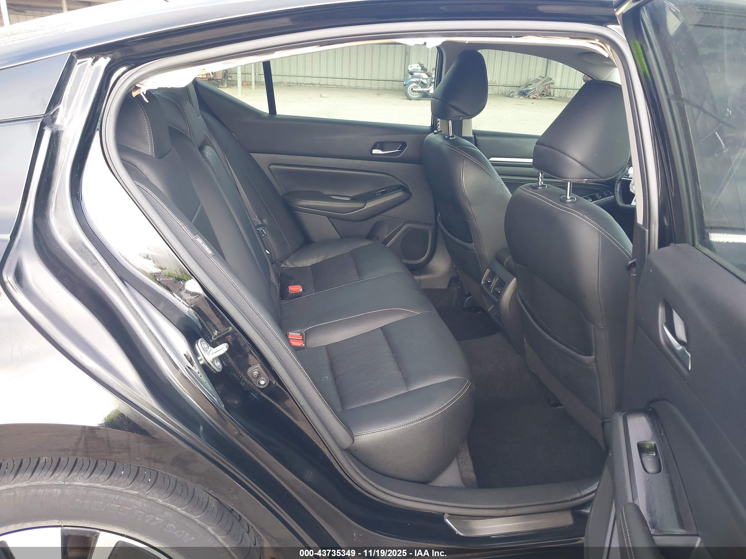 NISSAN ALTIMA image 8