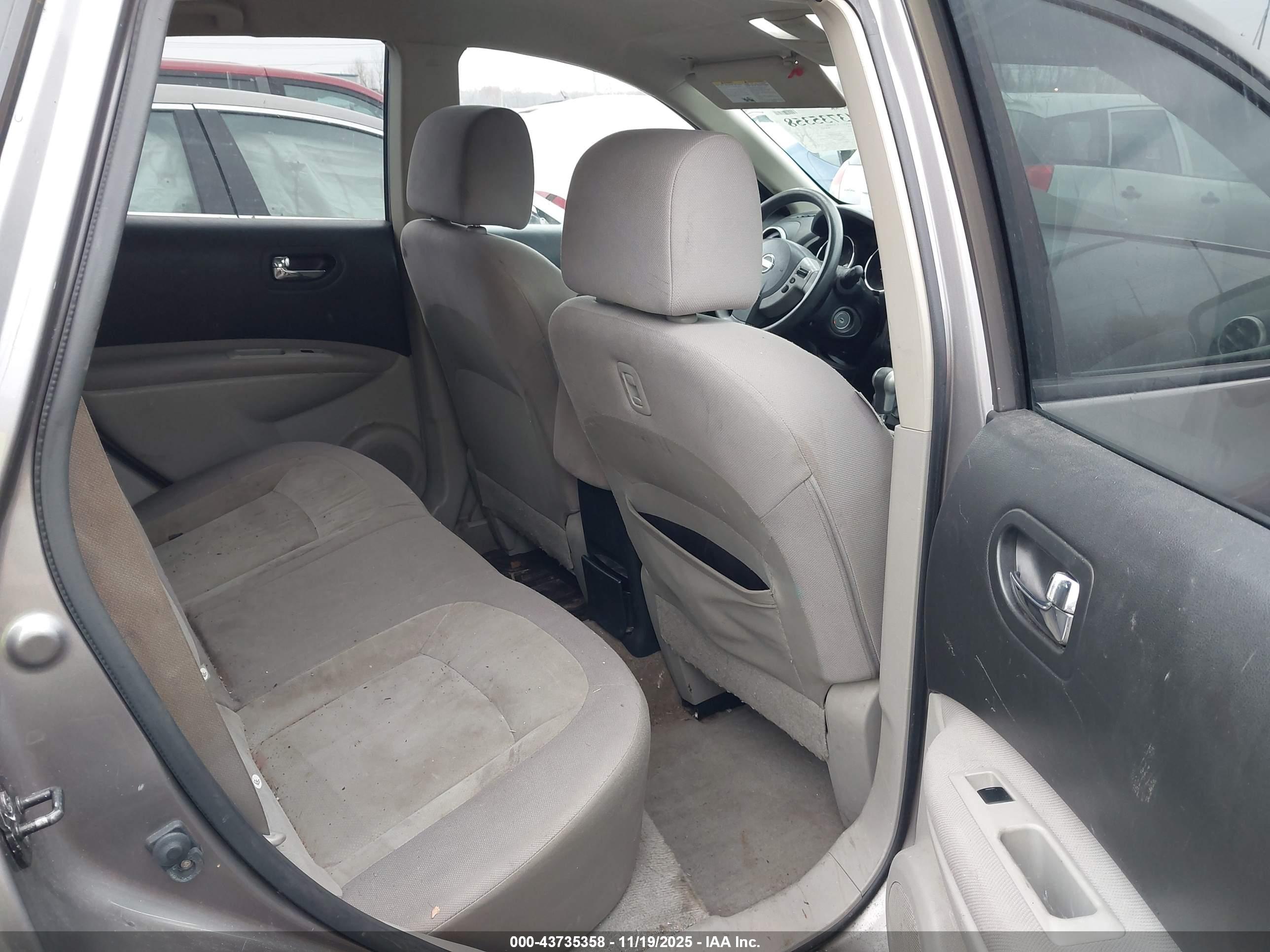 NISSAN ROGUE image 8