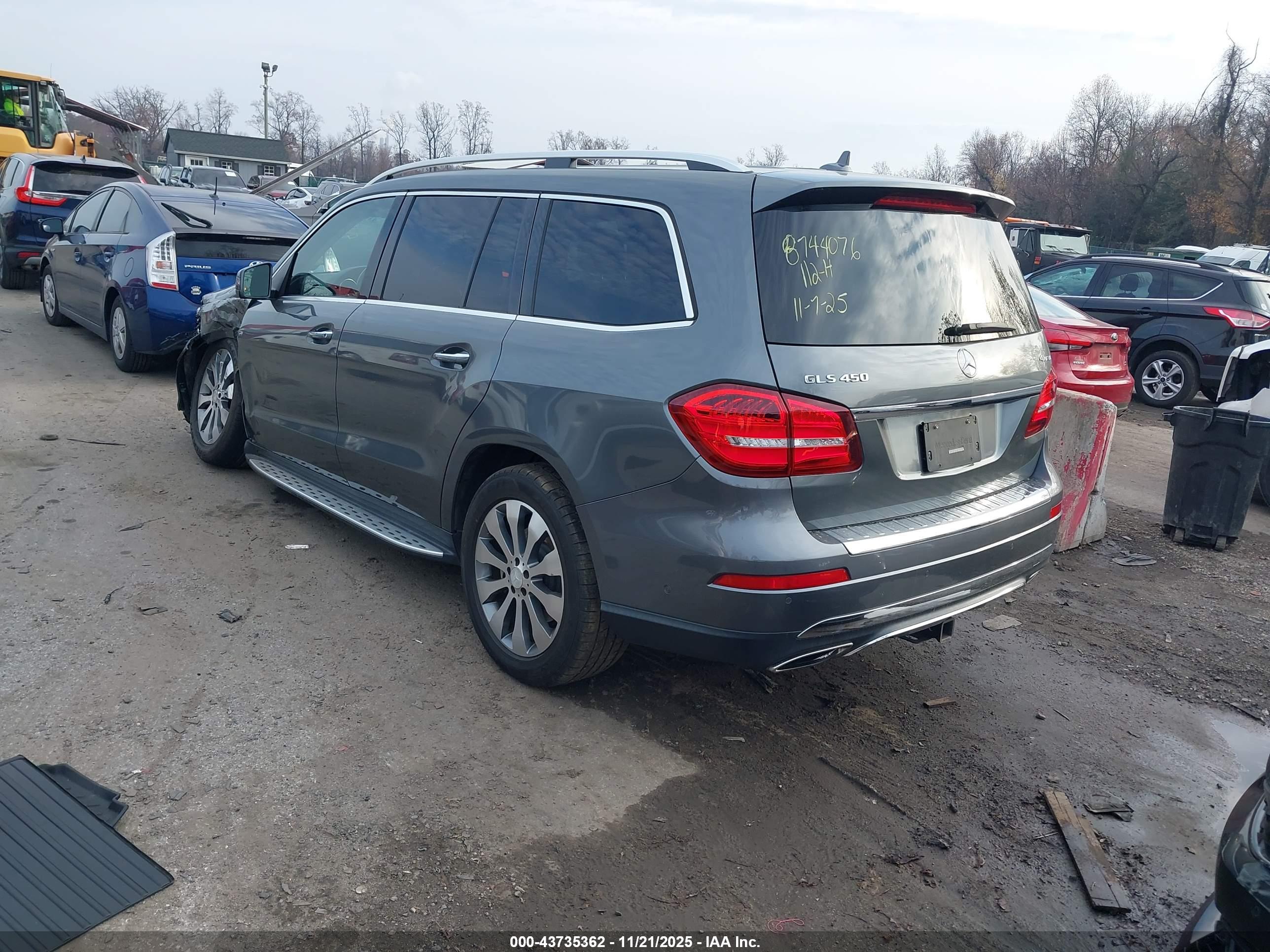 MERCEDES-BENZ GLS image 3